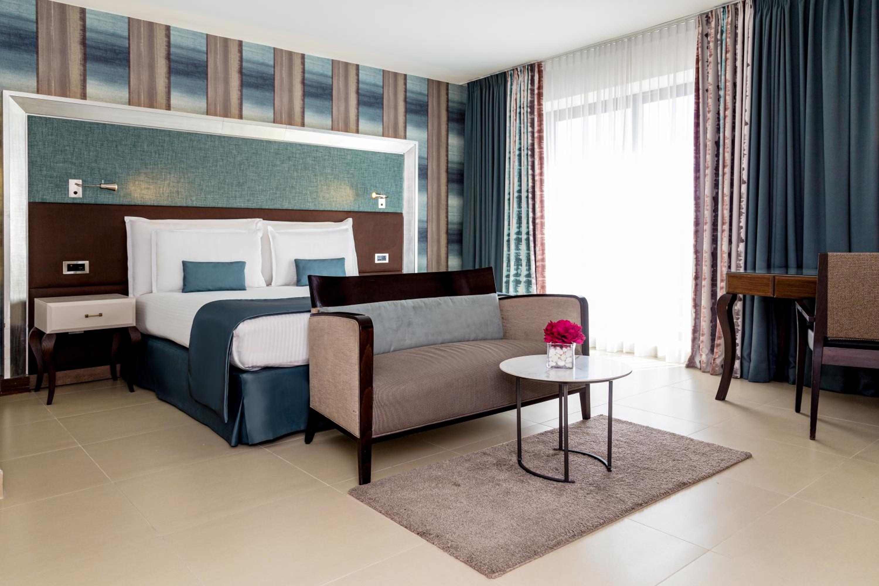 Junior Suite with Balcony - Photo 5