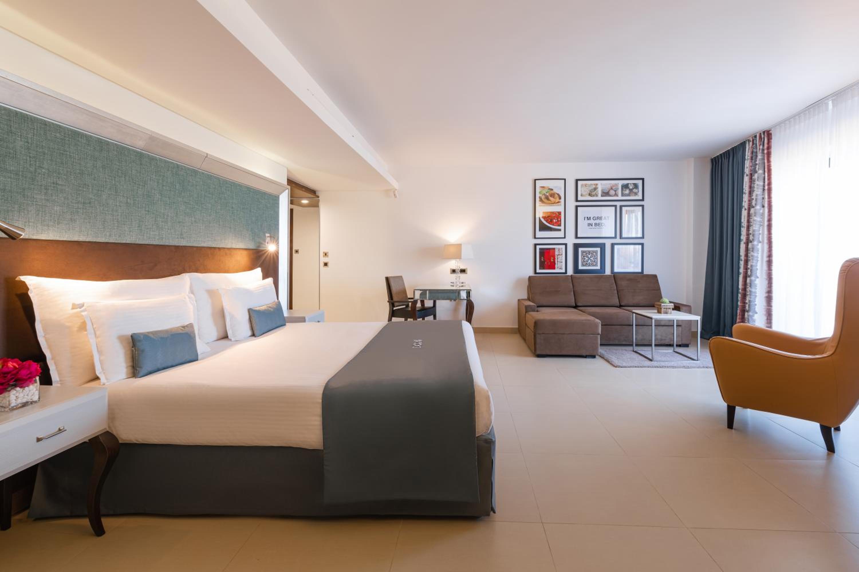 Junior Suite with Balcony - Photo 1