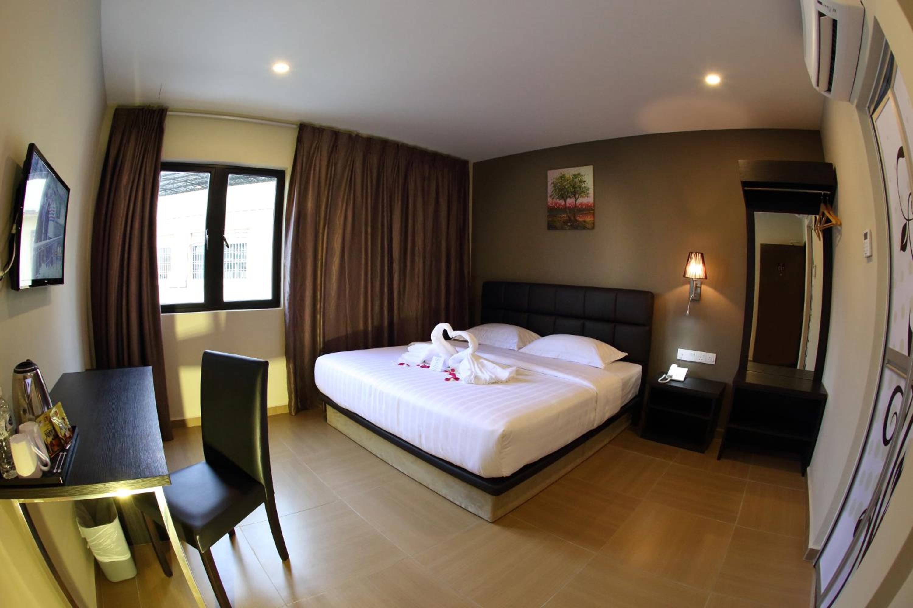 Deluxe King Suite