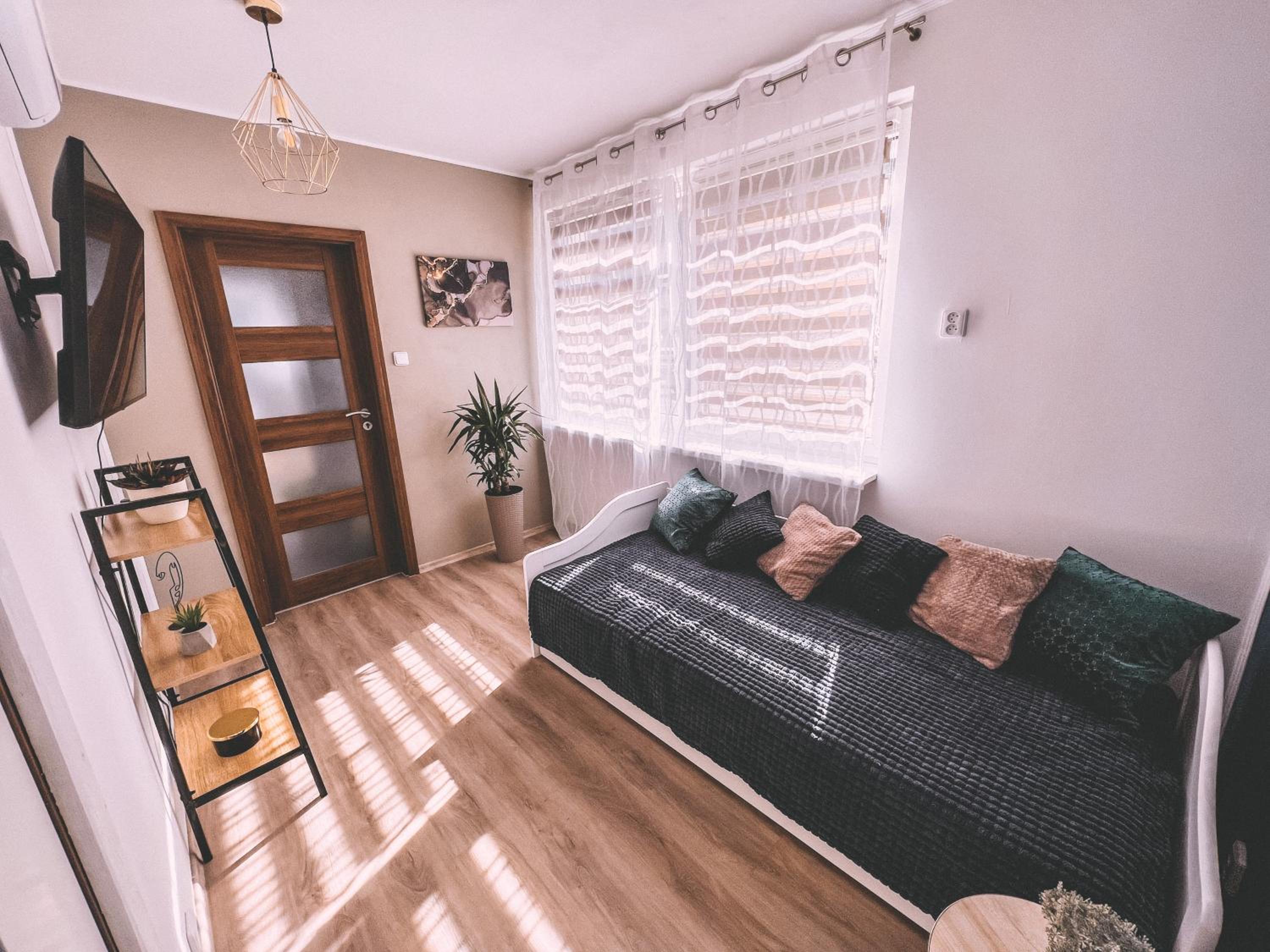 One-Bedroom Apartment - Photo 14