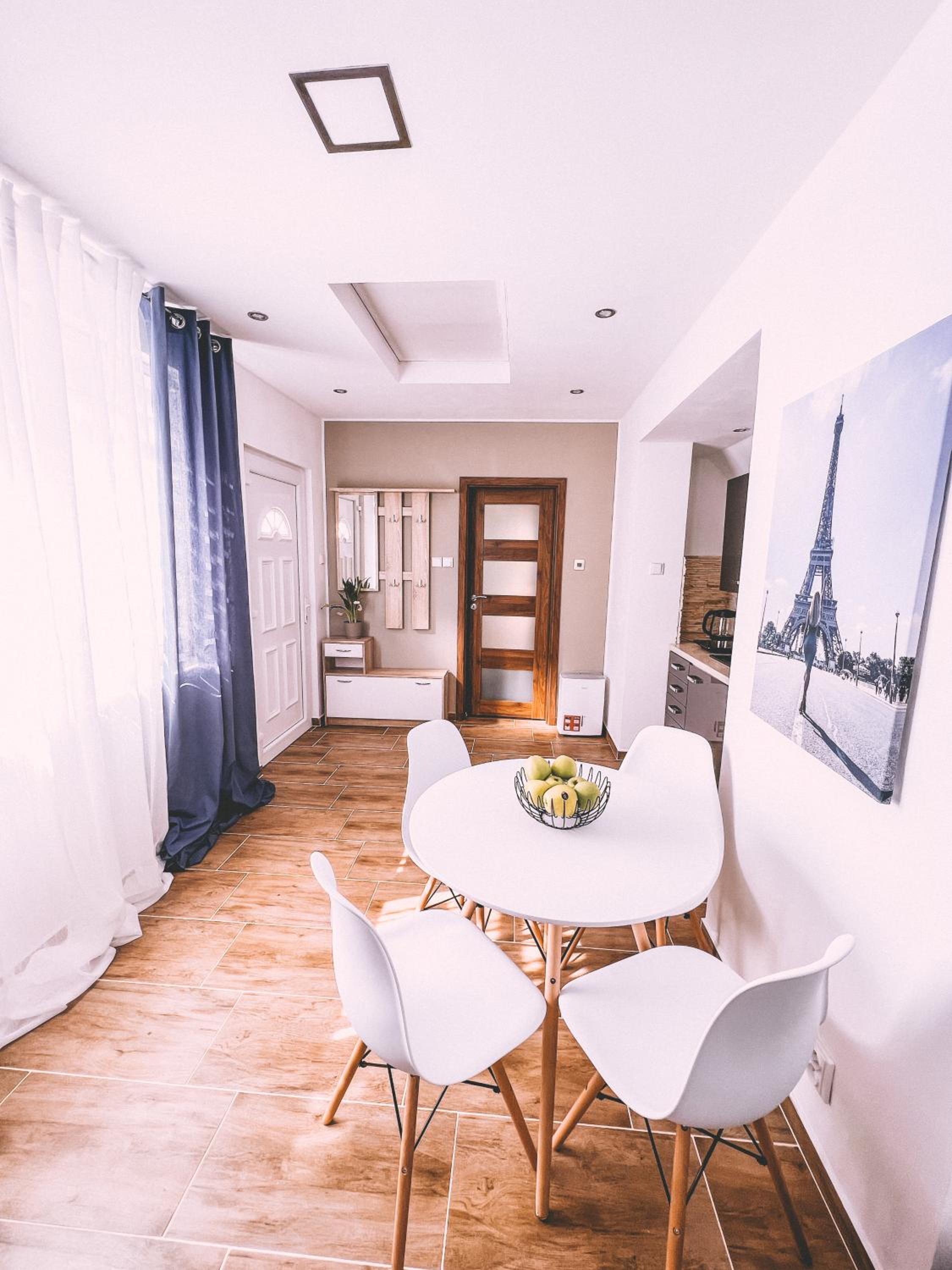 One-Bedroom Apartment - Photo 6