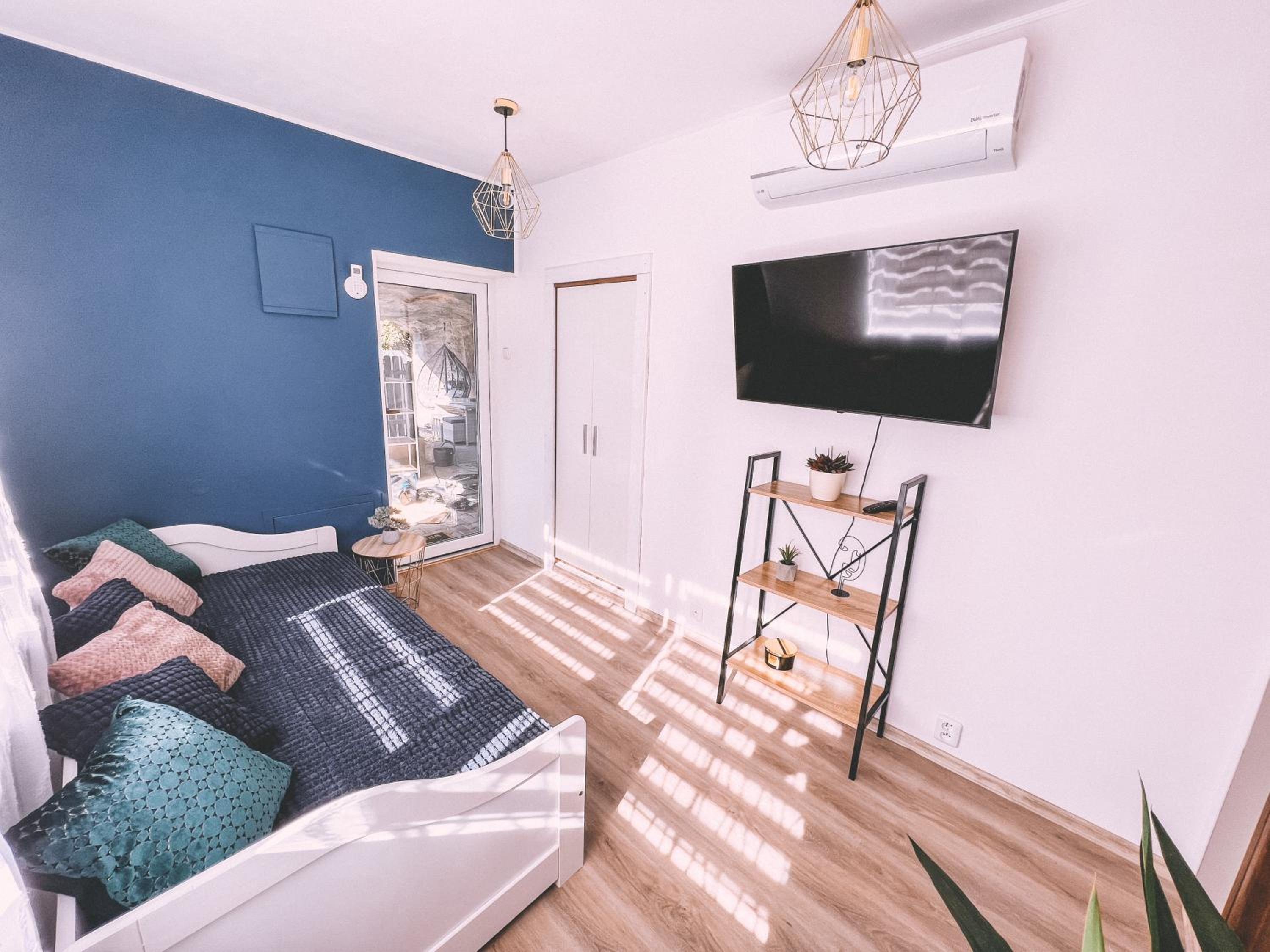 One-Bedroom Apartment - Photo 15