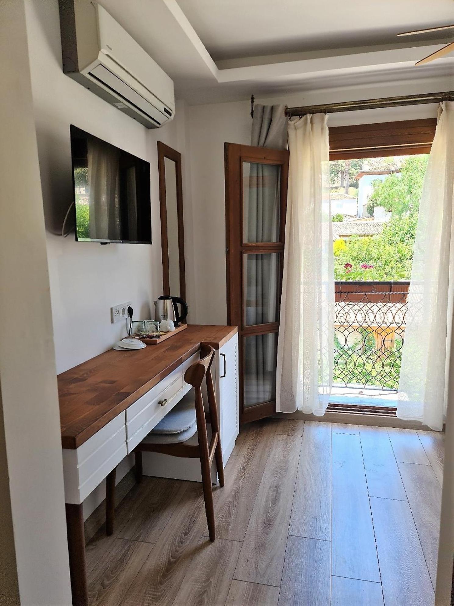 Budget Double Room - Photo 5