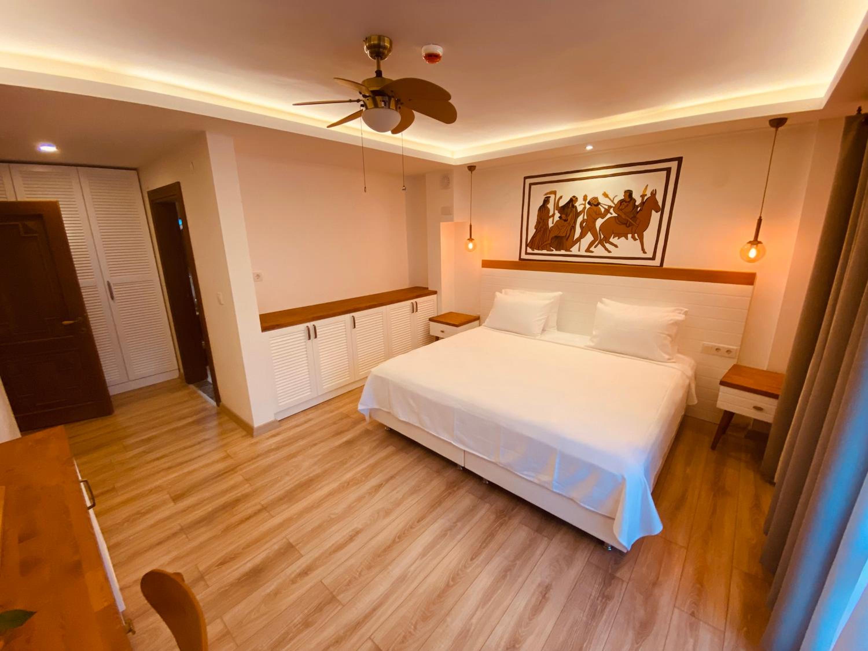 Deluxe Double or Twin Room with City View