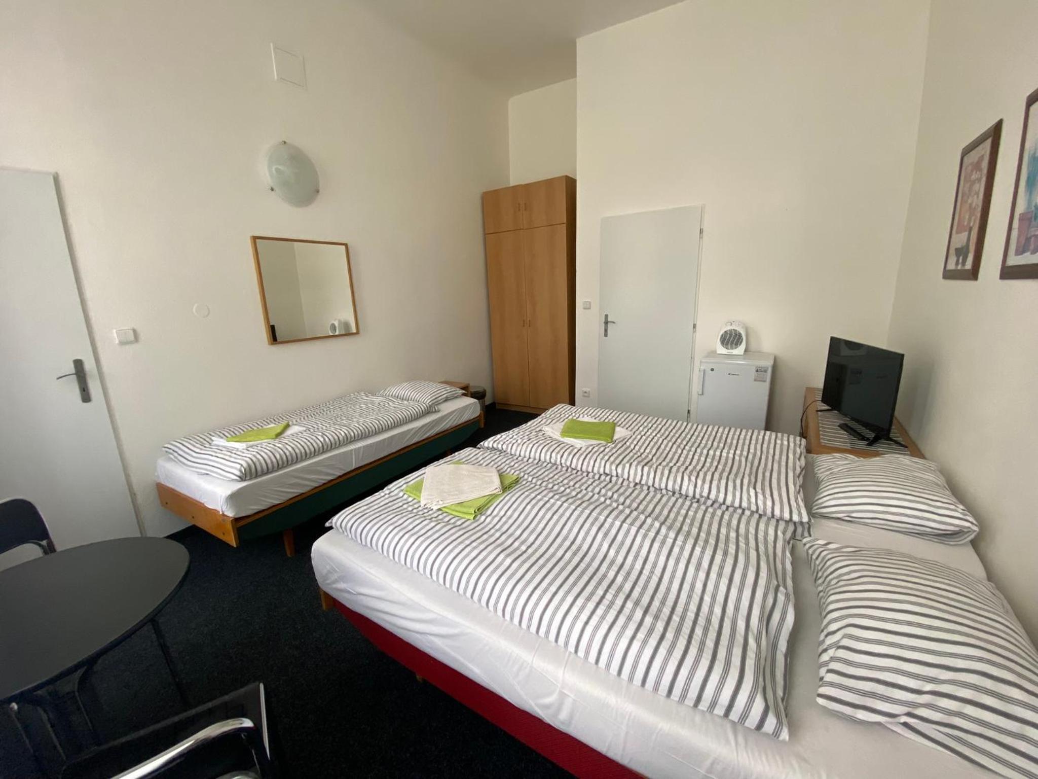Triple Room with Private Bathroom photo 3