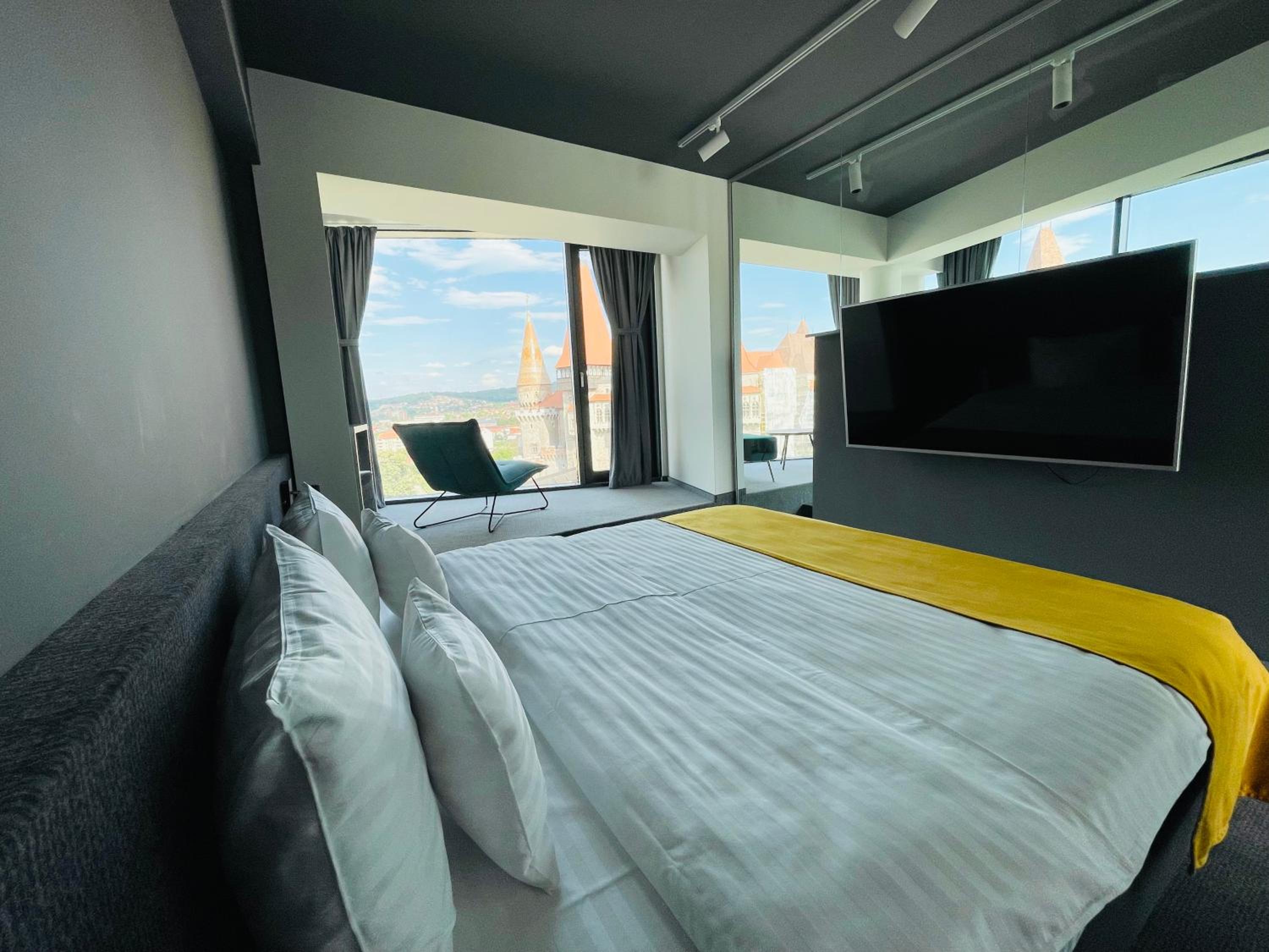 Apartment with Terrace - Photo 9