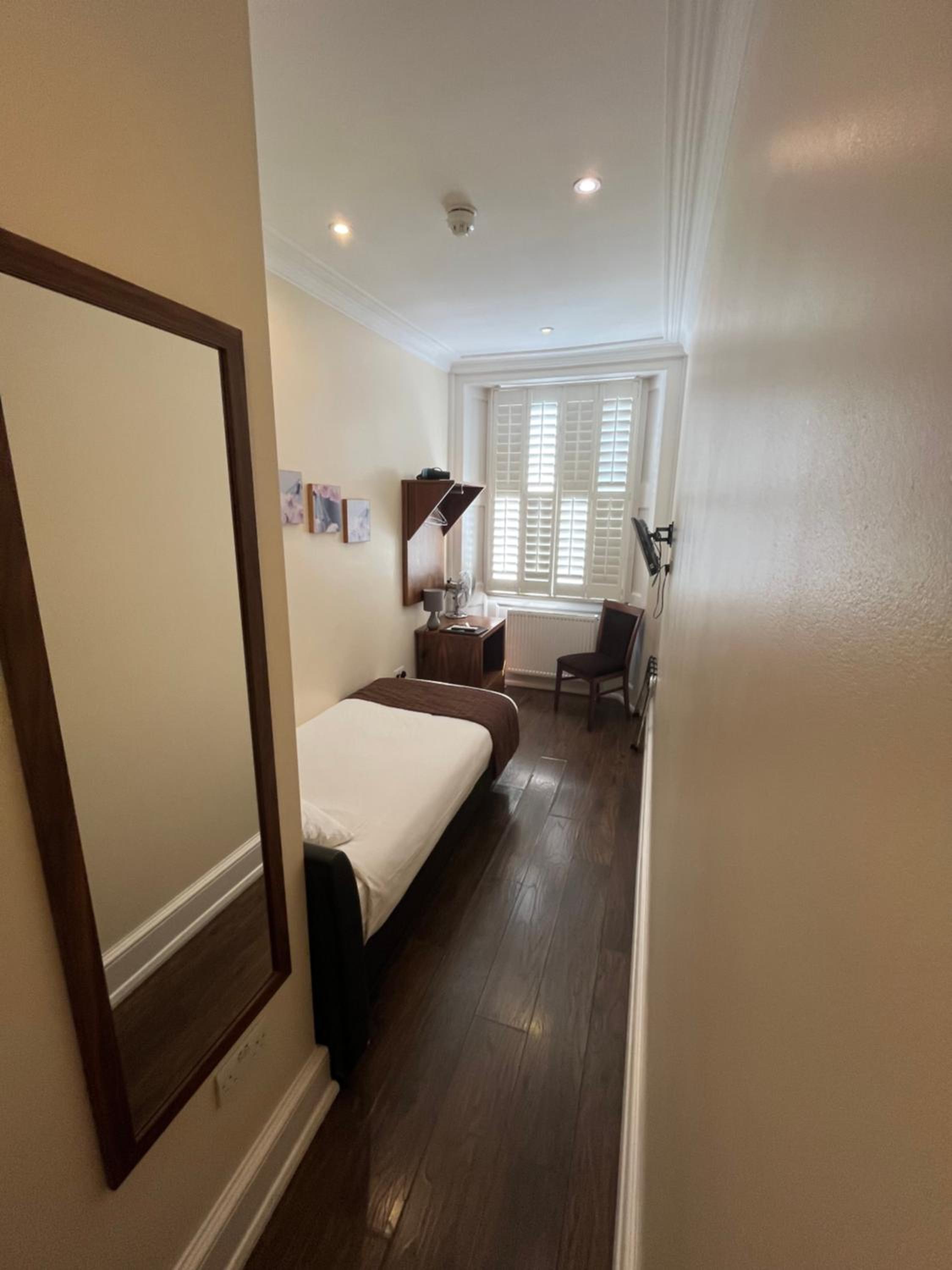 Single Room photo 3