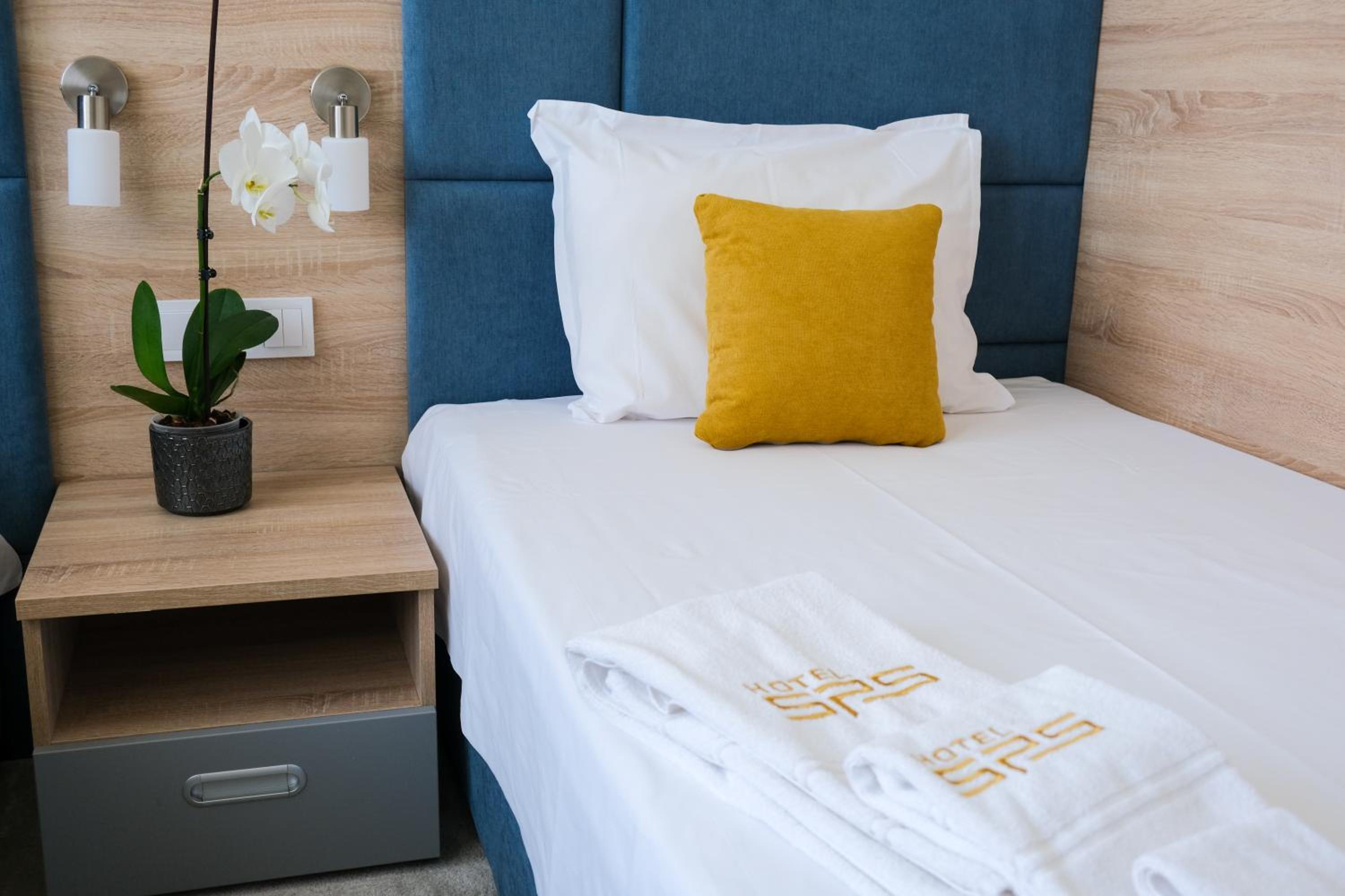 Economy Double Or Twin Room photo 3
