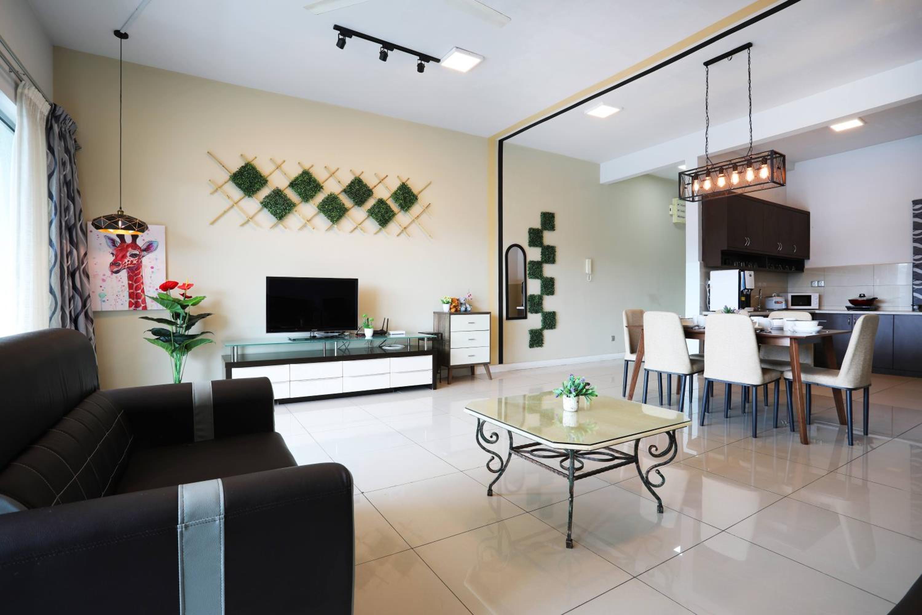 Three-Bedroom Apartment - Photo 10