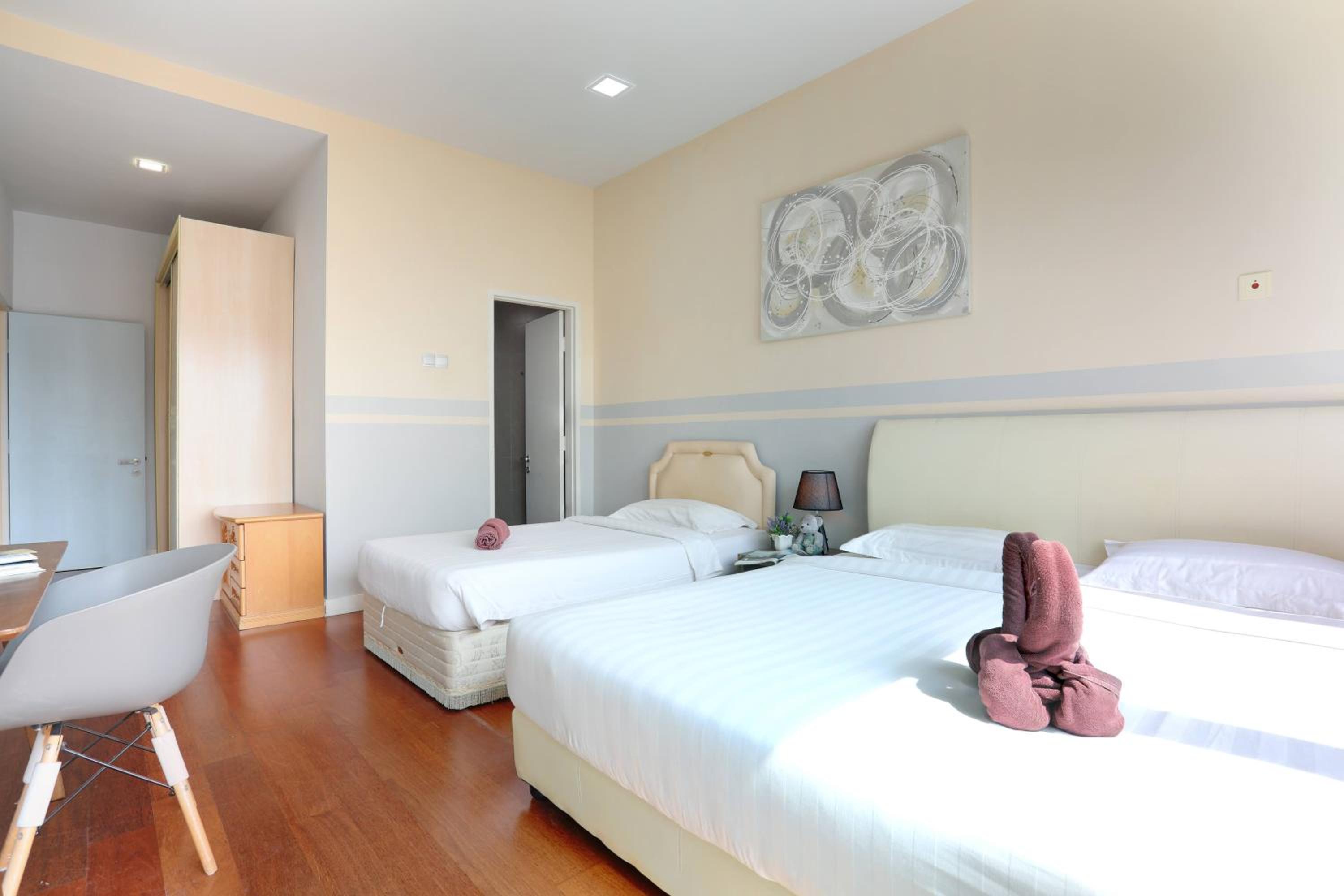 Three-Bedroom Apartment - Photo 20
