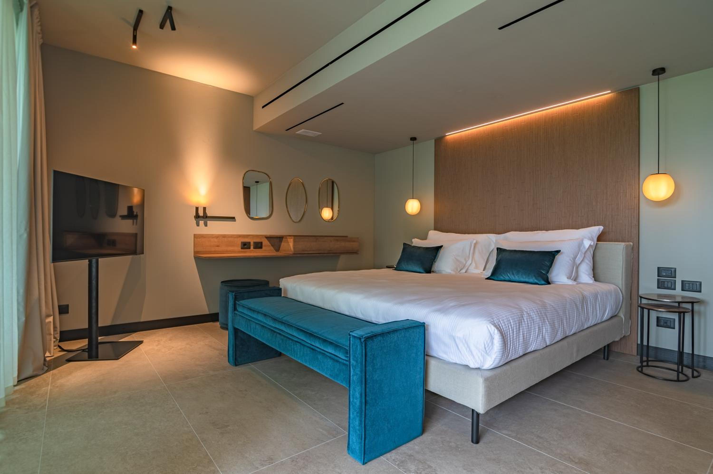 Deluxe Suite with Spa Bath - Photo 1