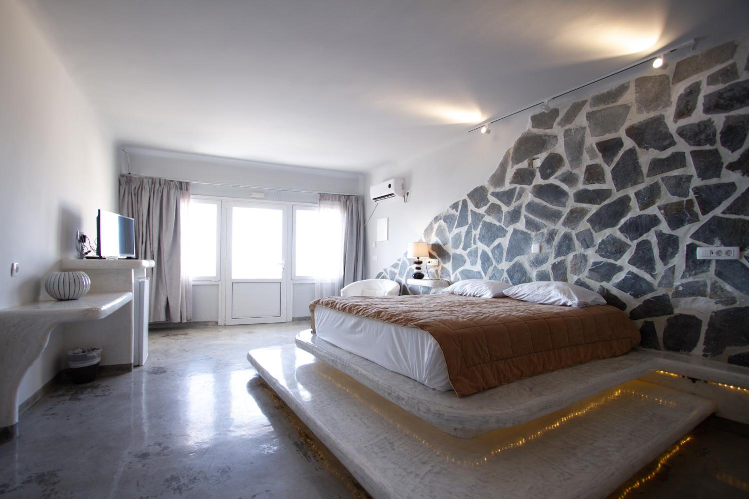 Elegant Suite Caldera View - Photo 22
