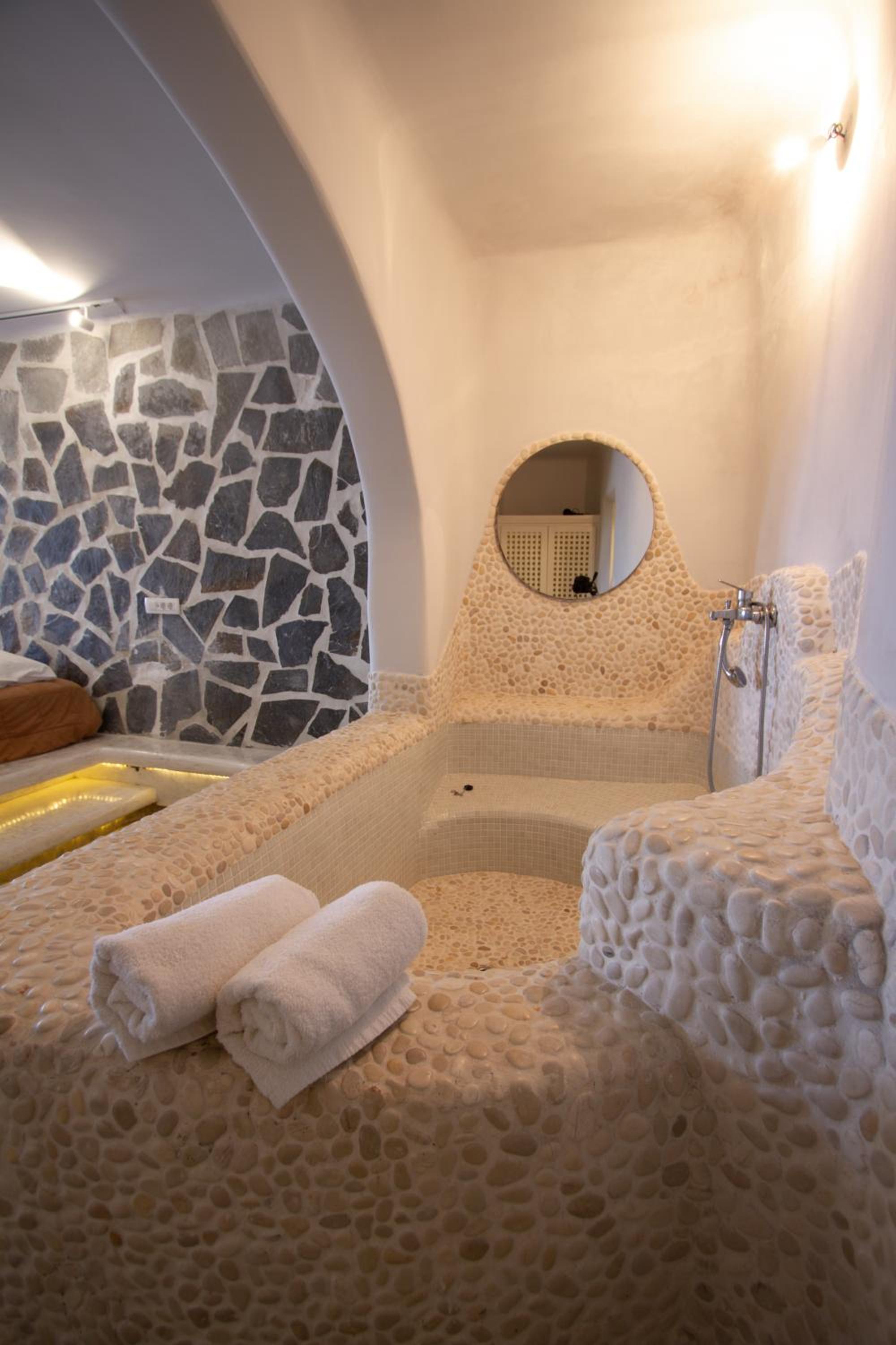 Elegant Suite Caldera View - Photo 14