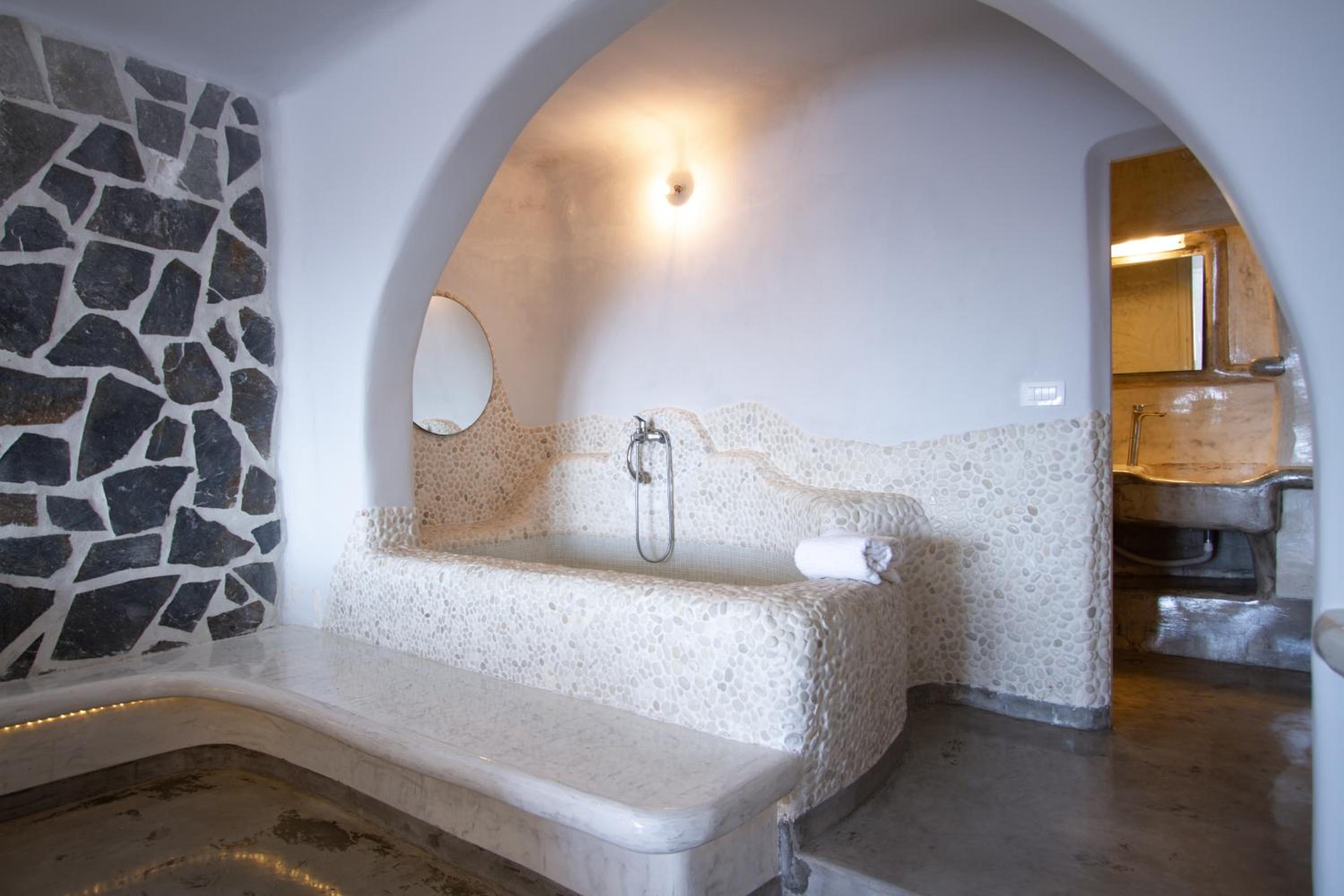 Elegant Suite Caldera View - Photo 16