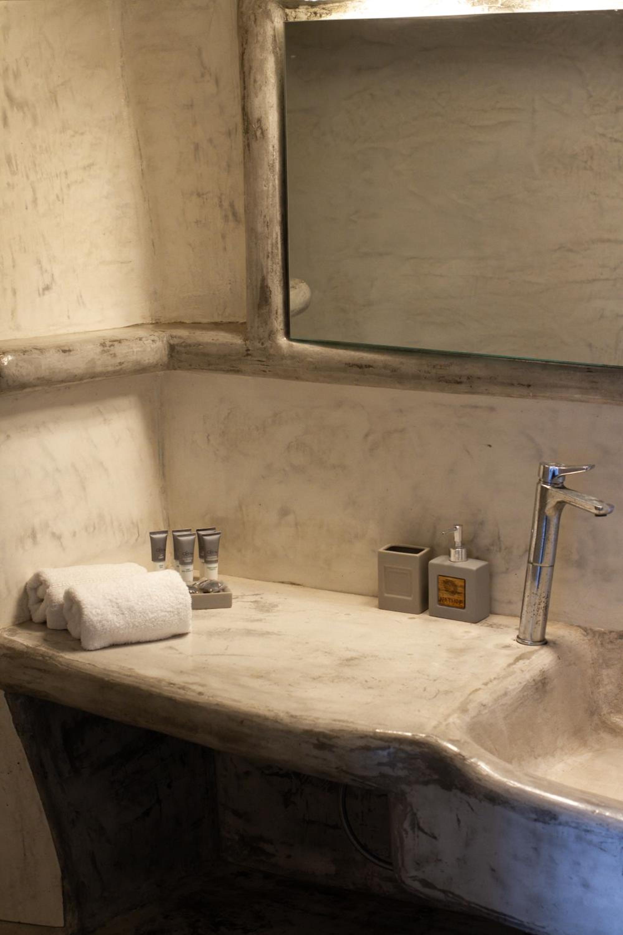 Elegant Suite Caldera View - Photo 11