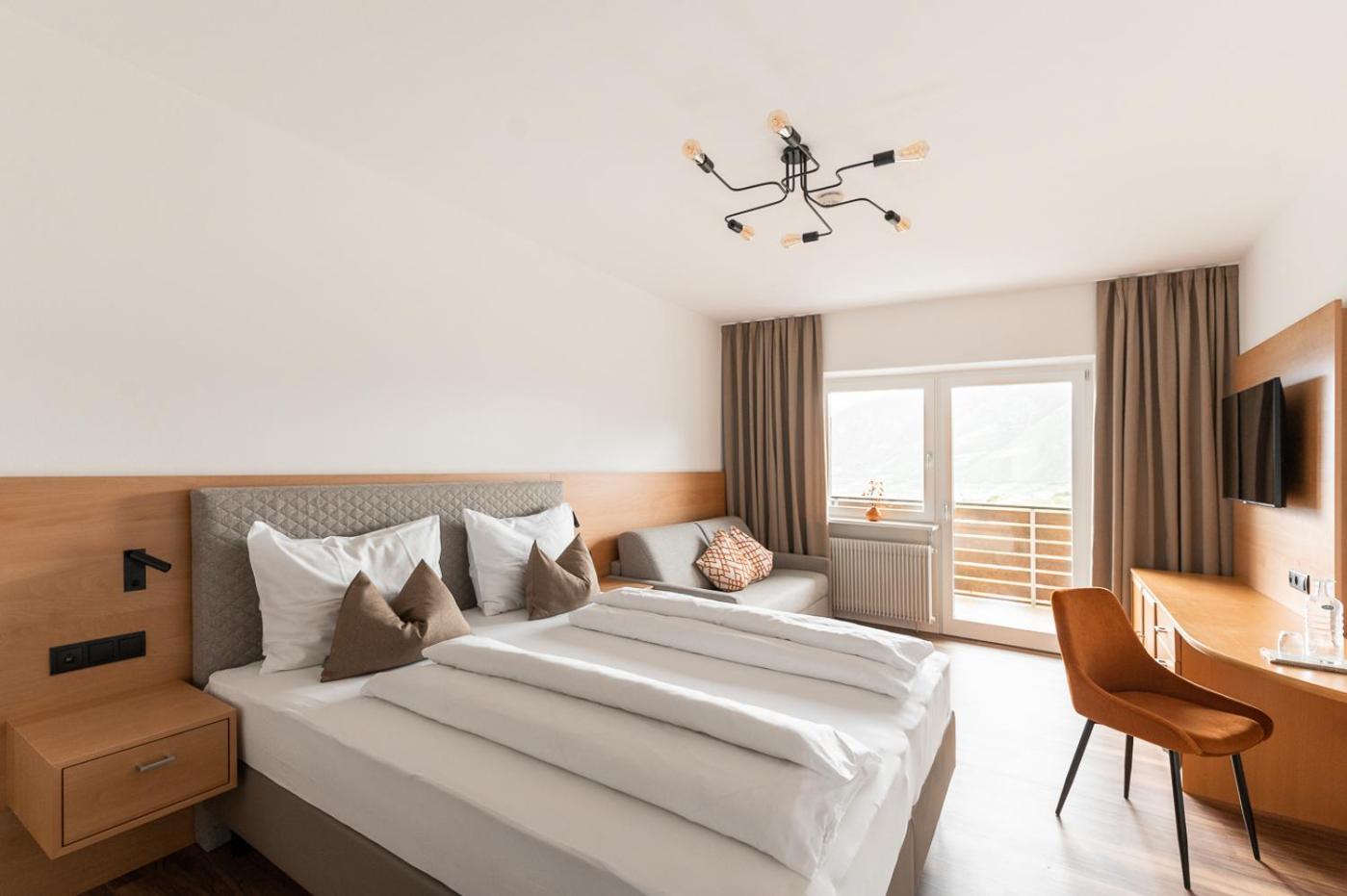 Deluxe Double Room with Balcony and Sea View photo 1