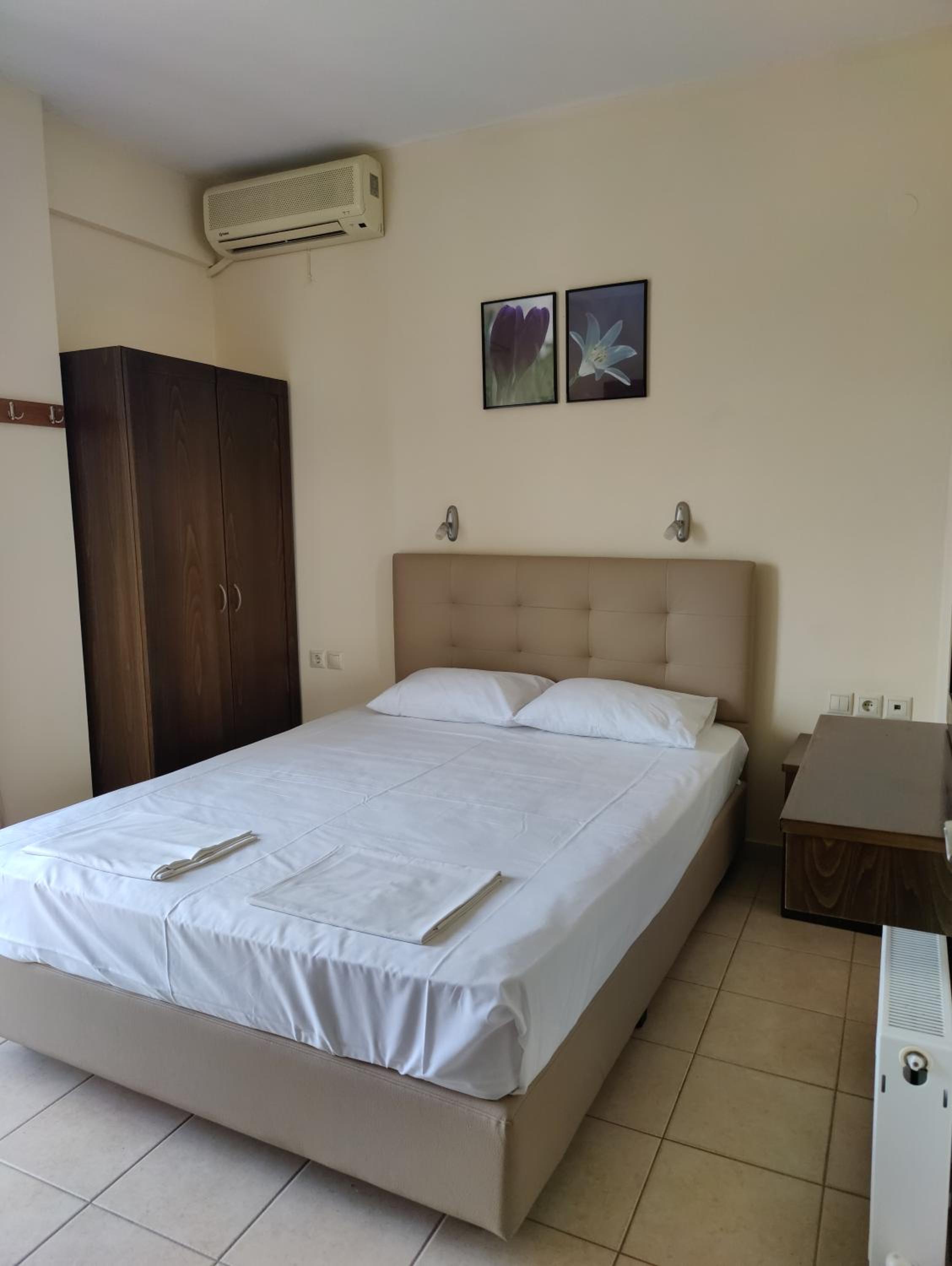 Budget Double Room photo 3