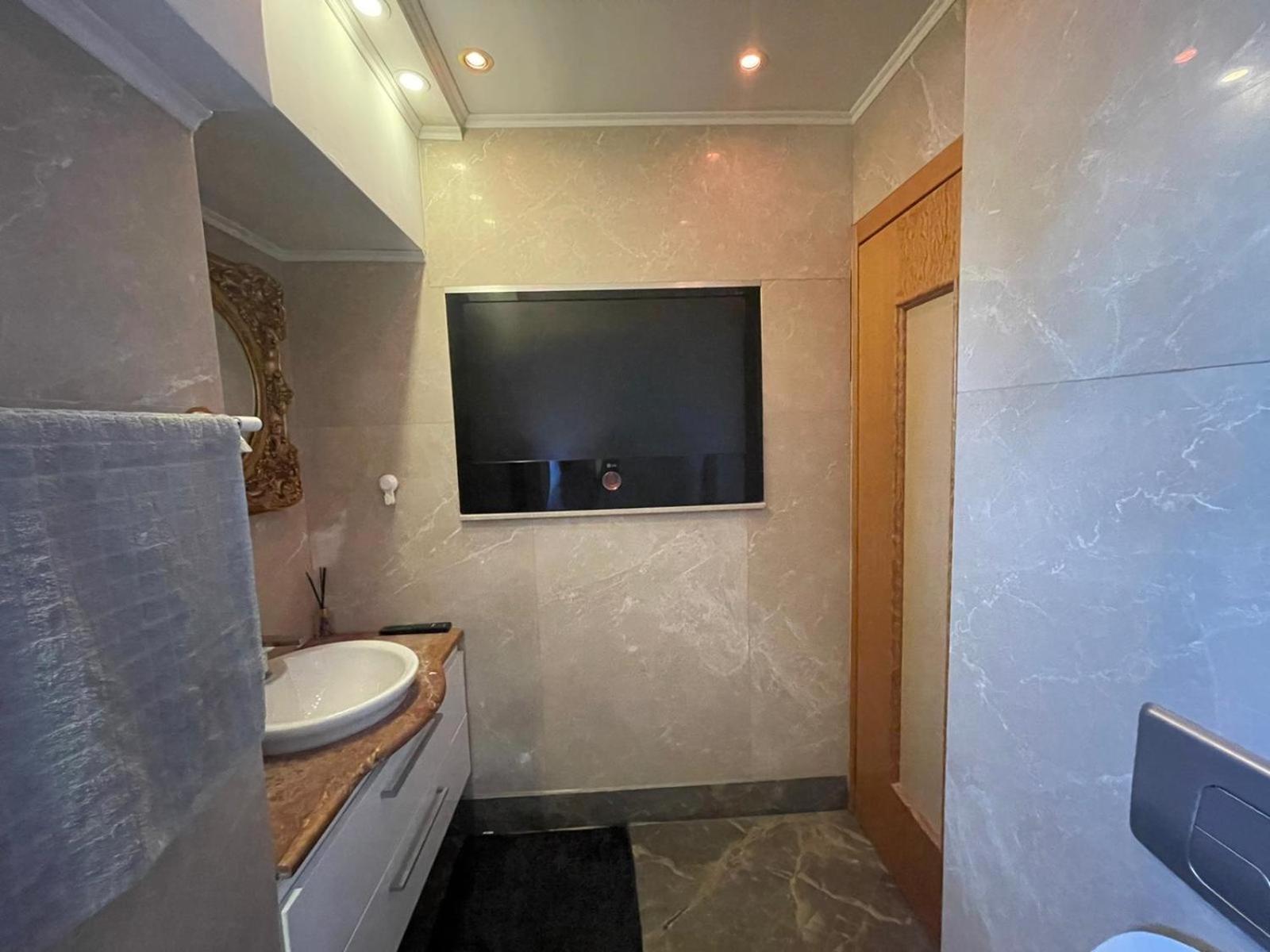 Penthouse Apartment - Photo 27