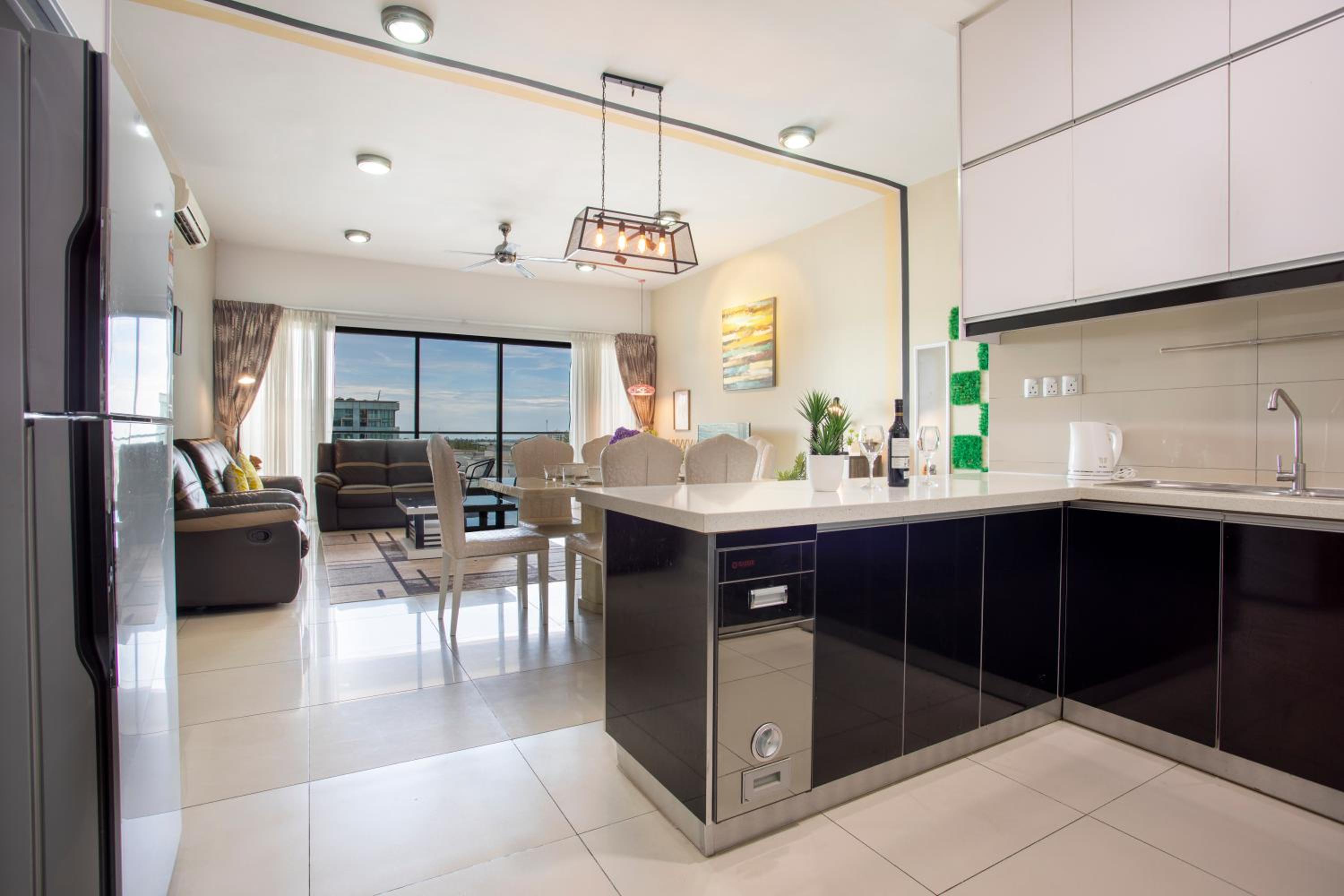 Apartment with Sea View - Photo 5