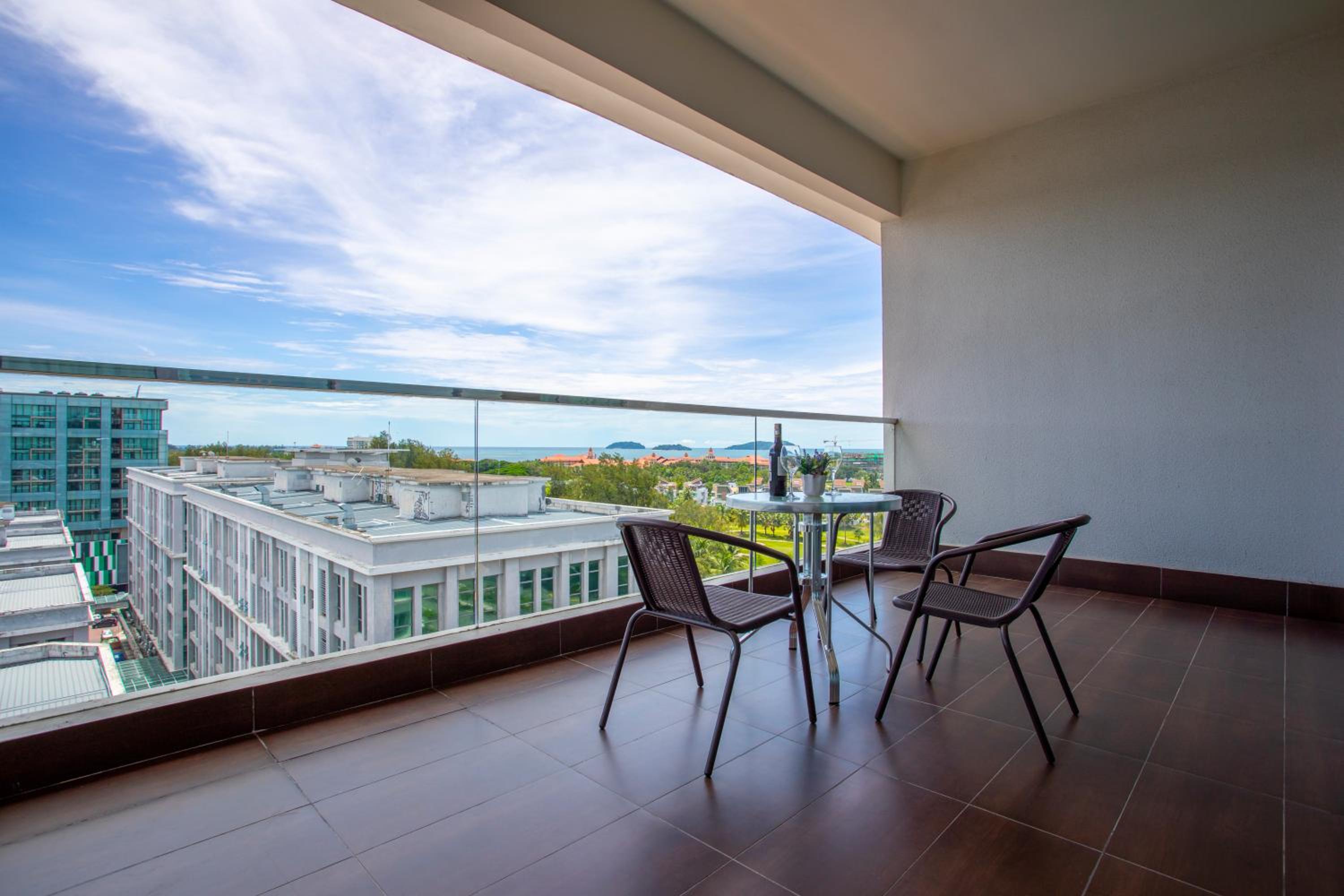 Apartment with Sea View - Photo 7