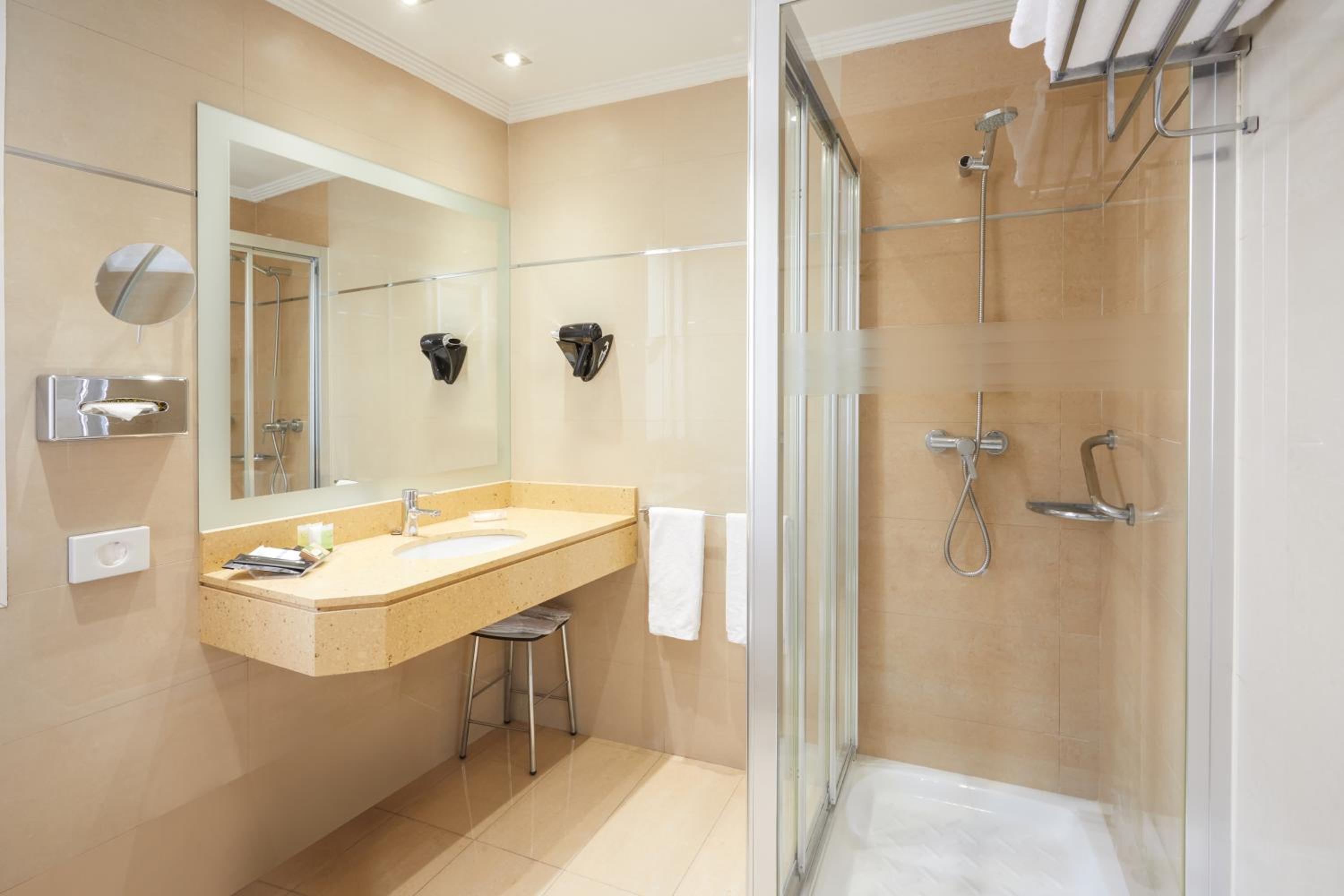 Superior Twin Room - Photo 4