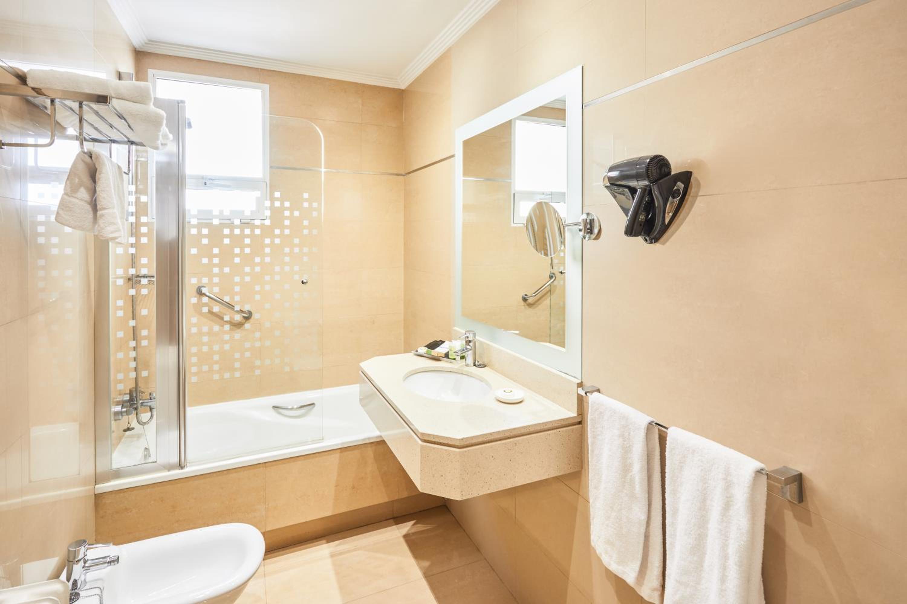 Superior Twin Room - Photo 8