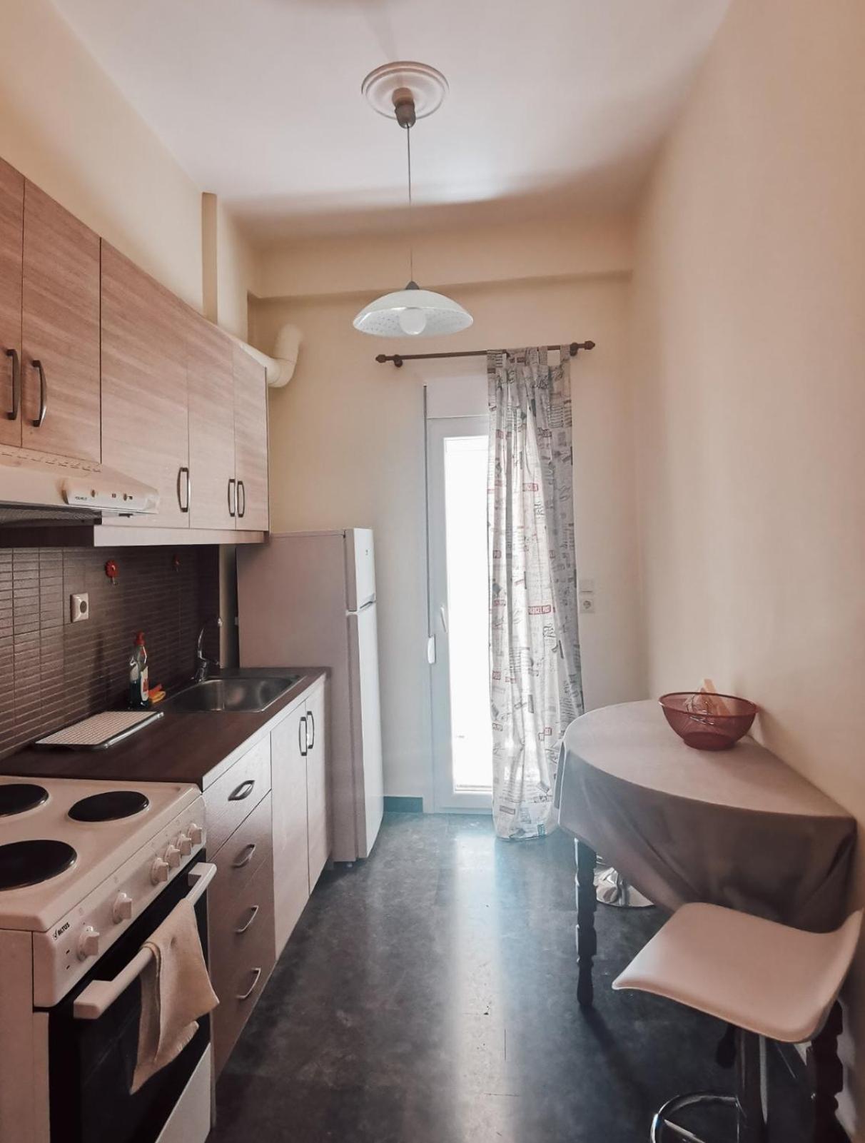 Apartment with Balcony - Photo 2