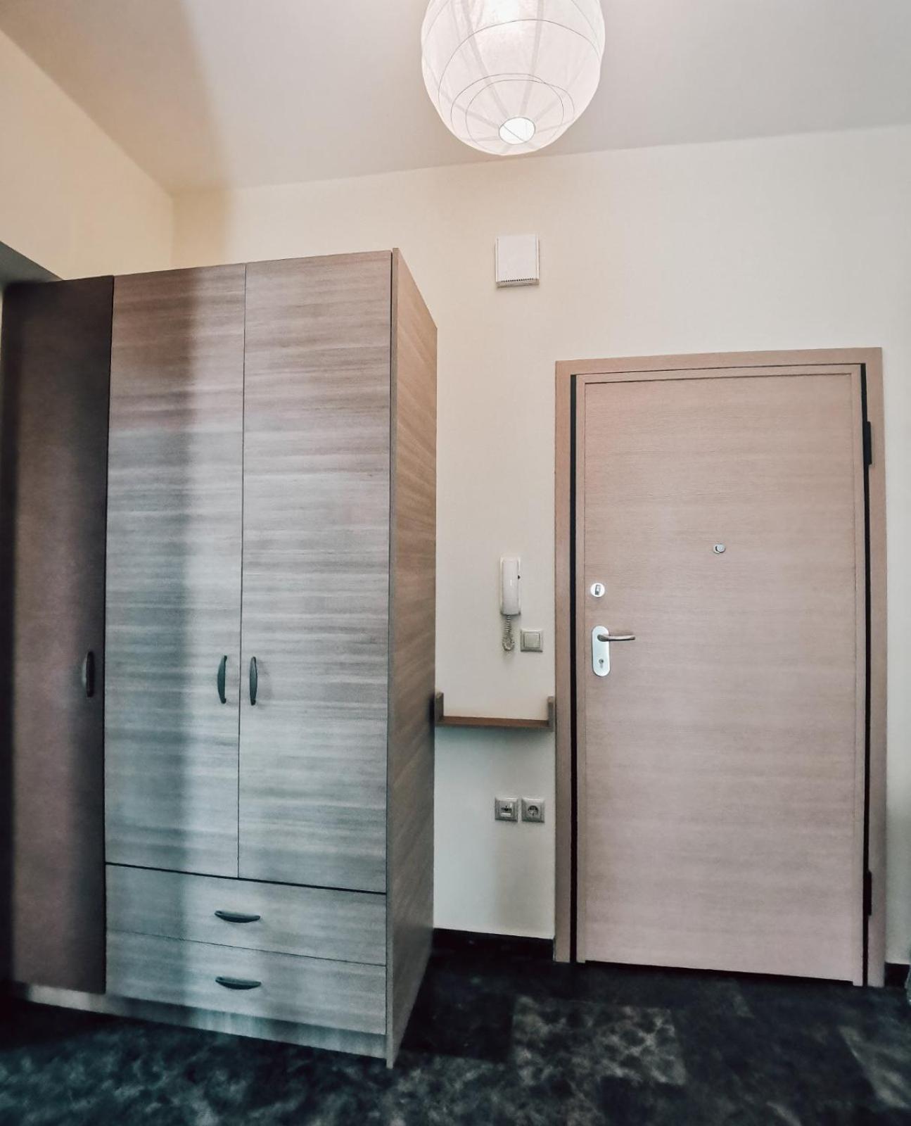 Apartment with Balcony - Photo 11