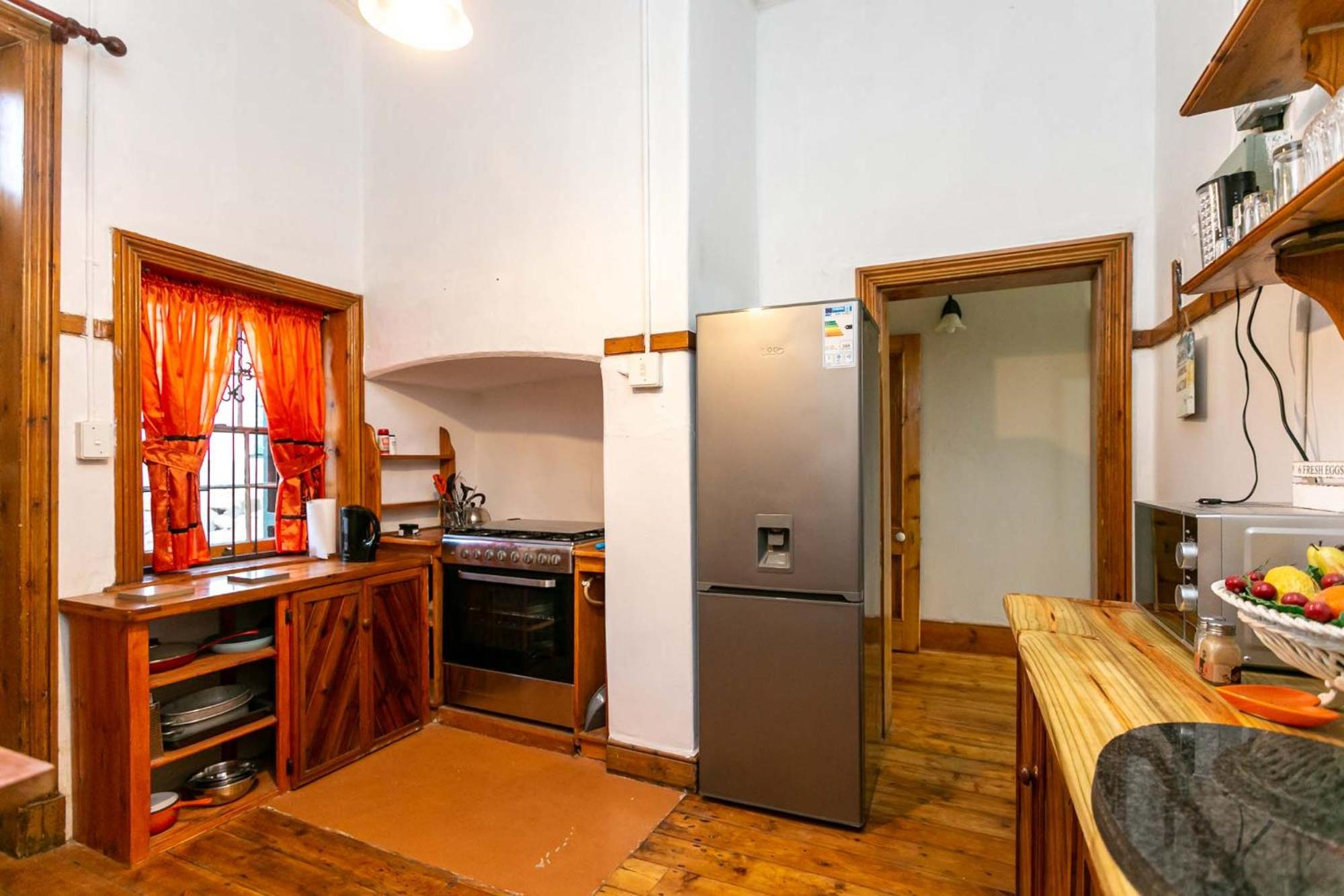 Four-Bedroom House - Photo 18