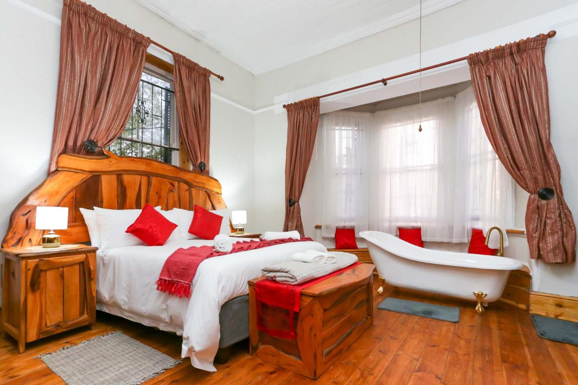 Four-Bedroom House - Photo 20