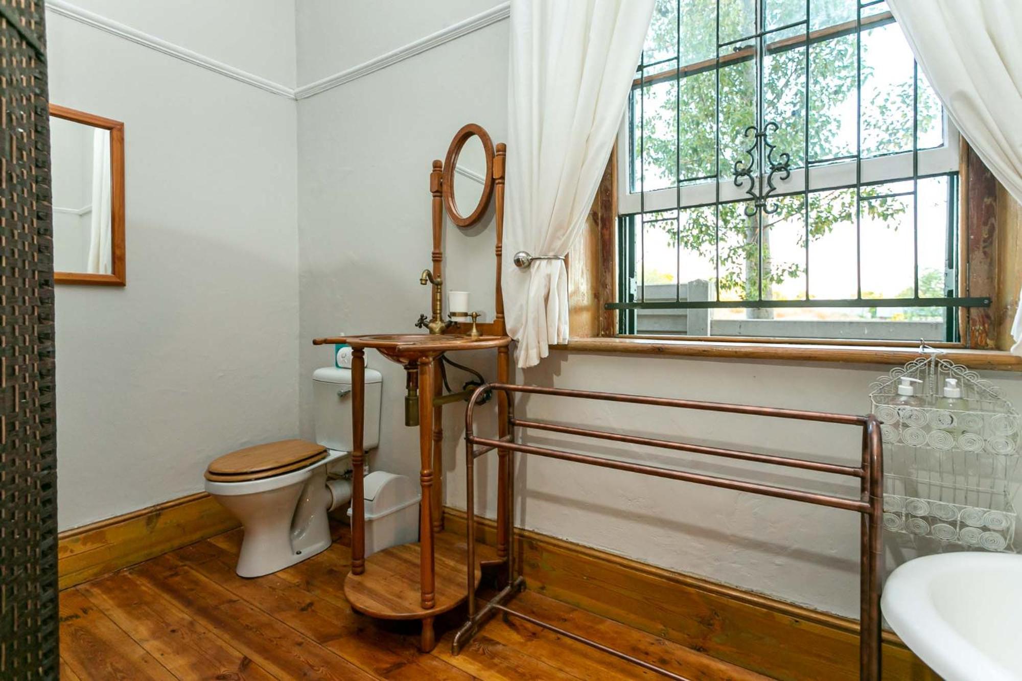 Four-Bedroom House - Photo 9