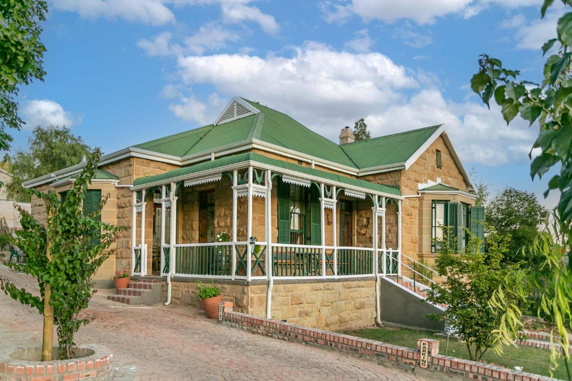 Four-Bedroom House - Photo 7