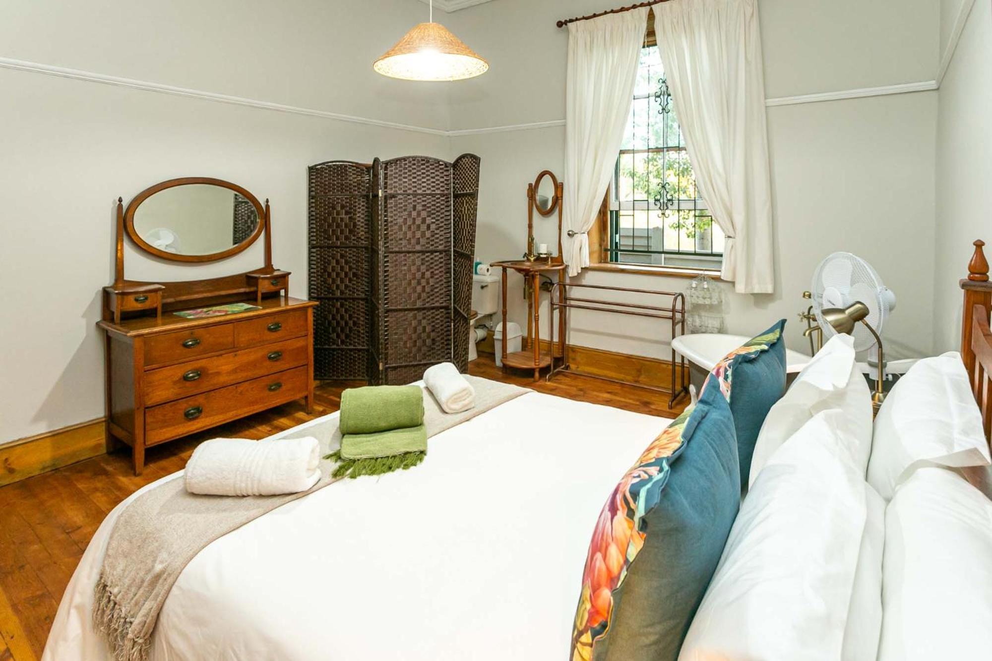 Four-Bedroom House - Photo 15