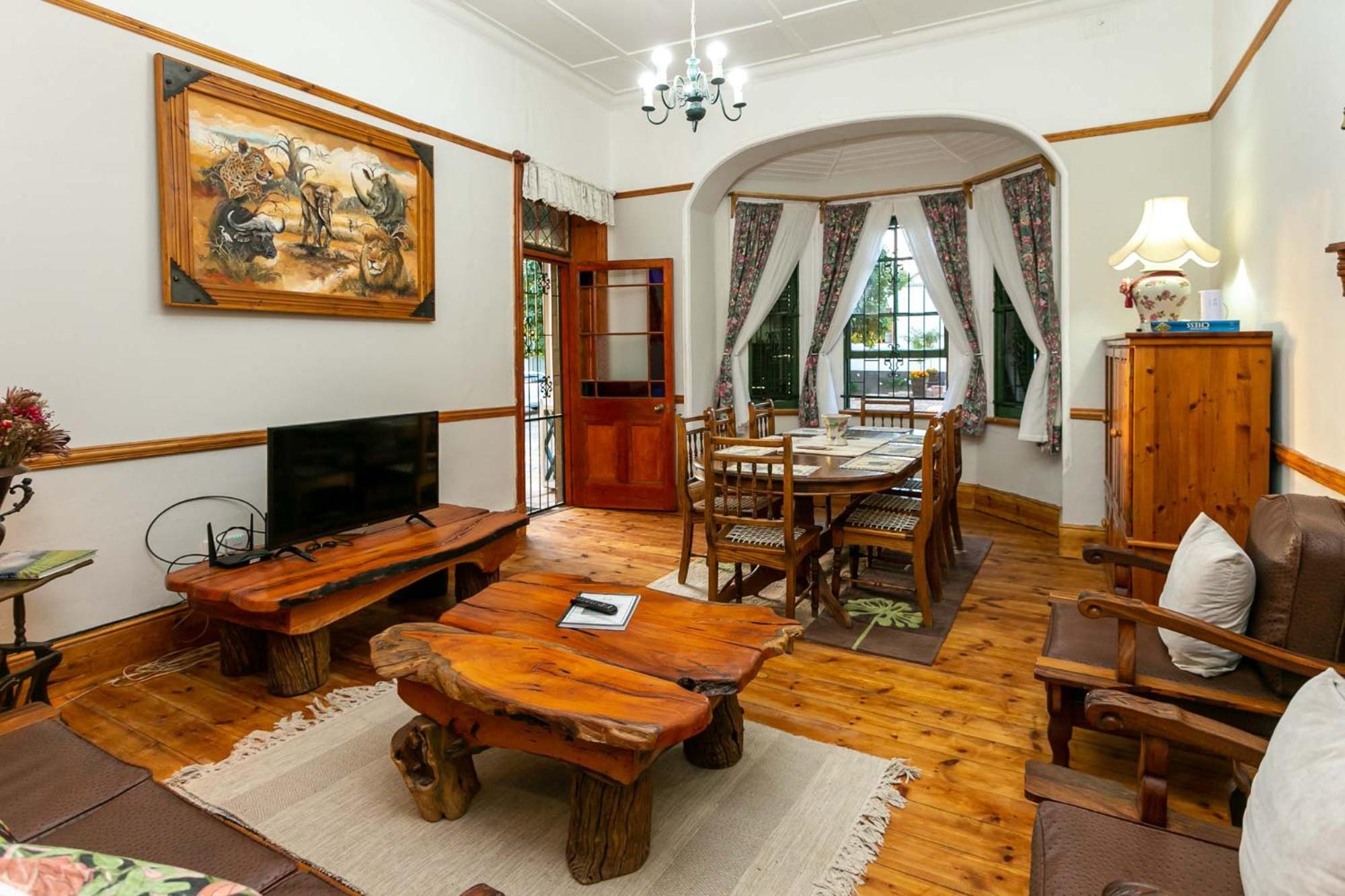 Four-Bedroom House - Photo 10