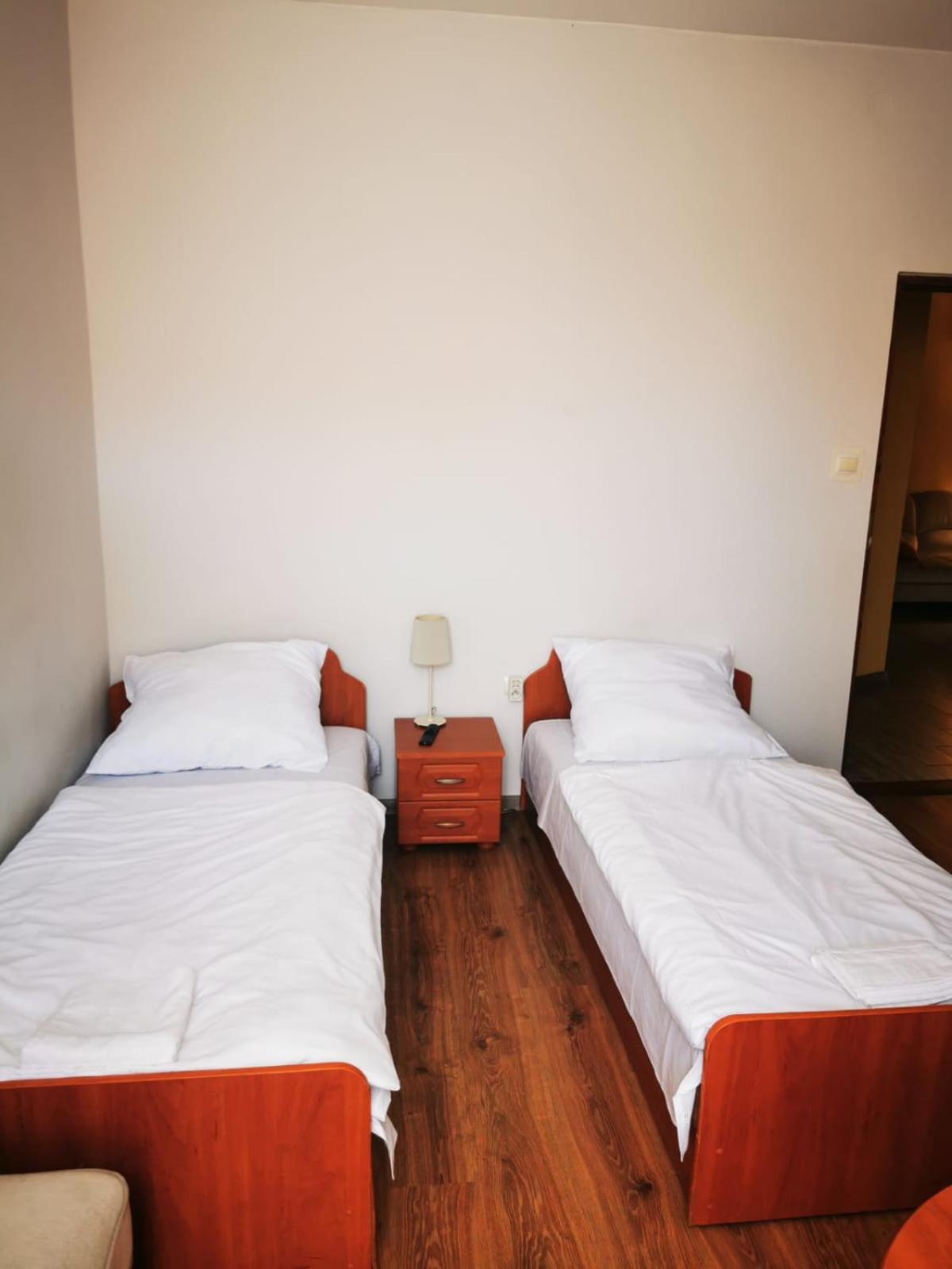 Large Double Room - Photo 1