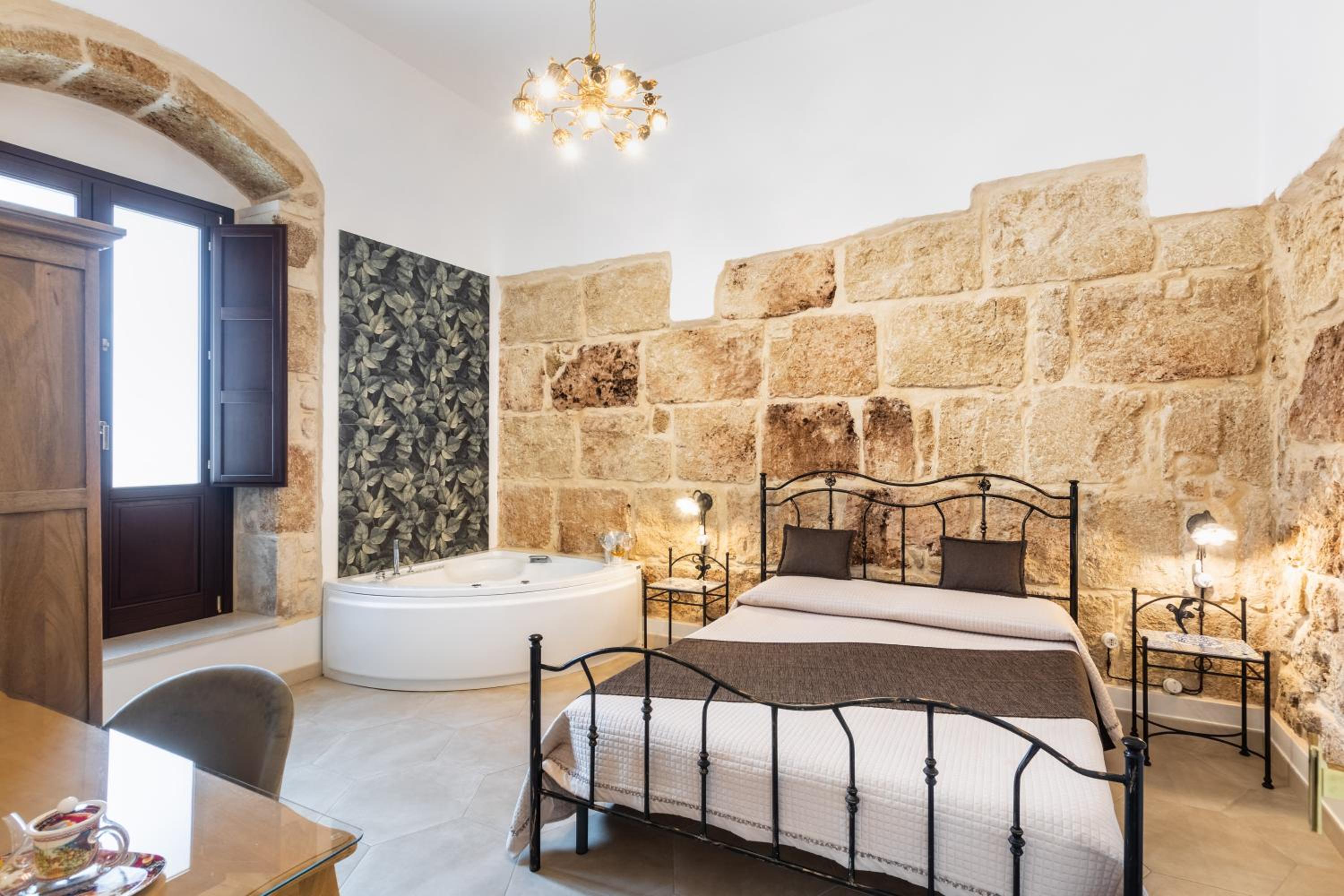 King Room with Spa Bath photo 2