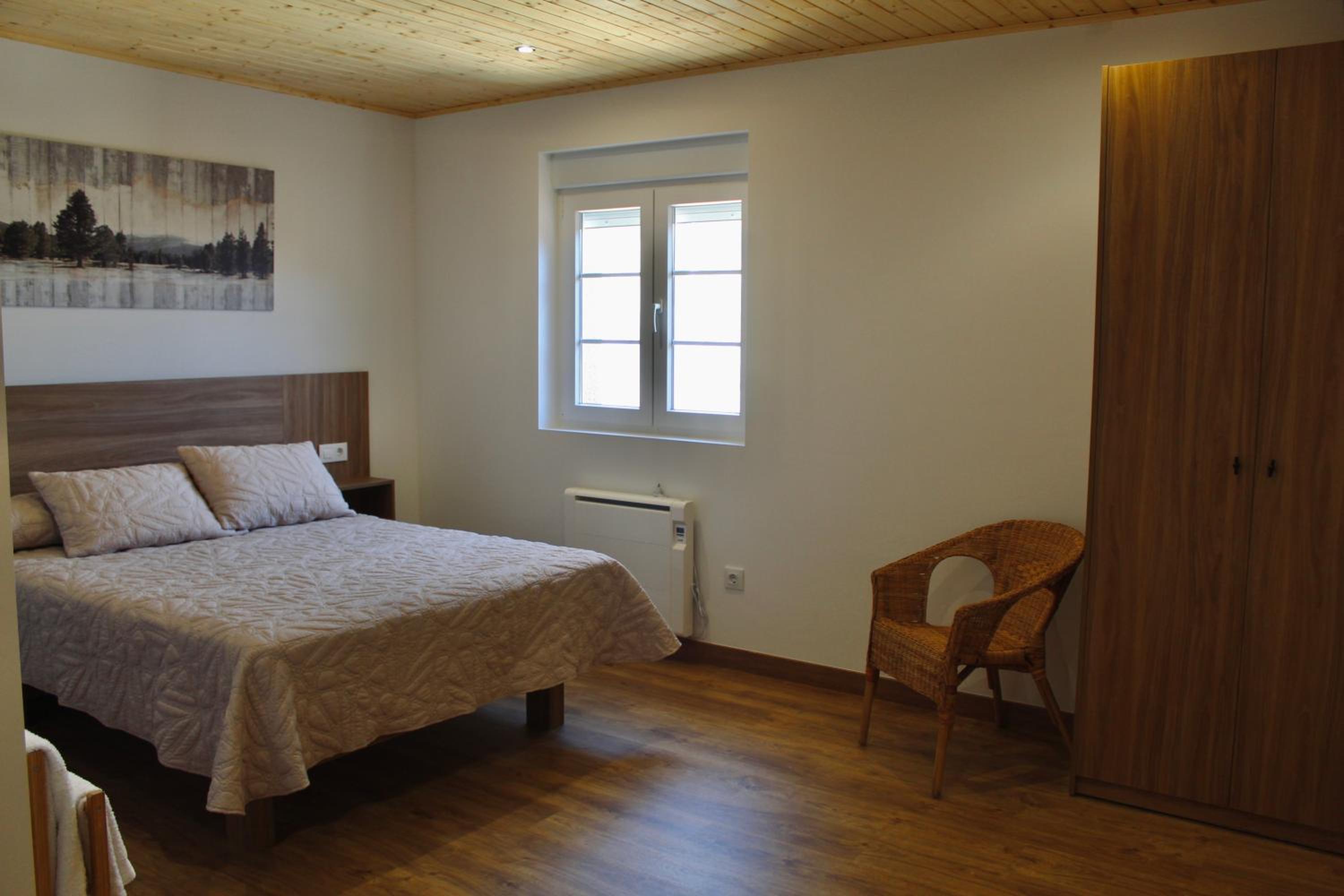 Double Room with Private Bathroom - Photo 18