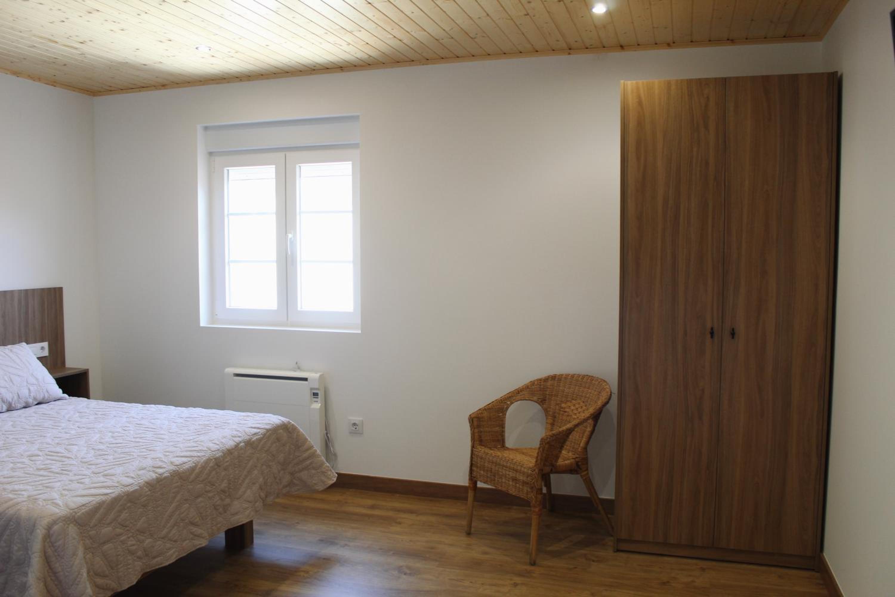 Double Room with Private Bathroom - Photo 4
