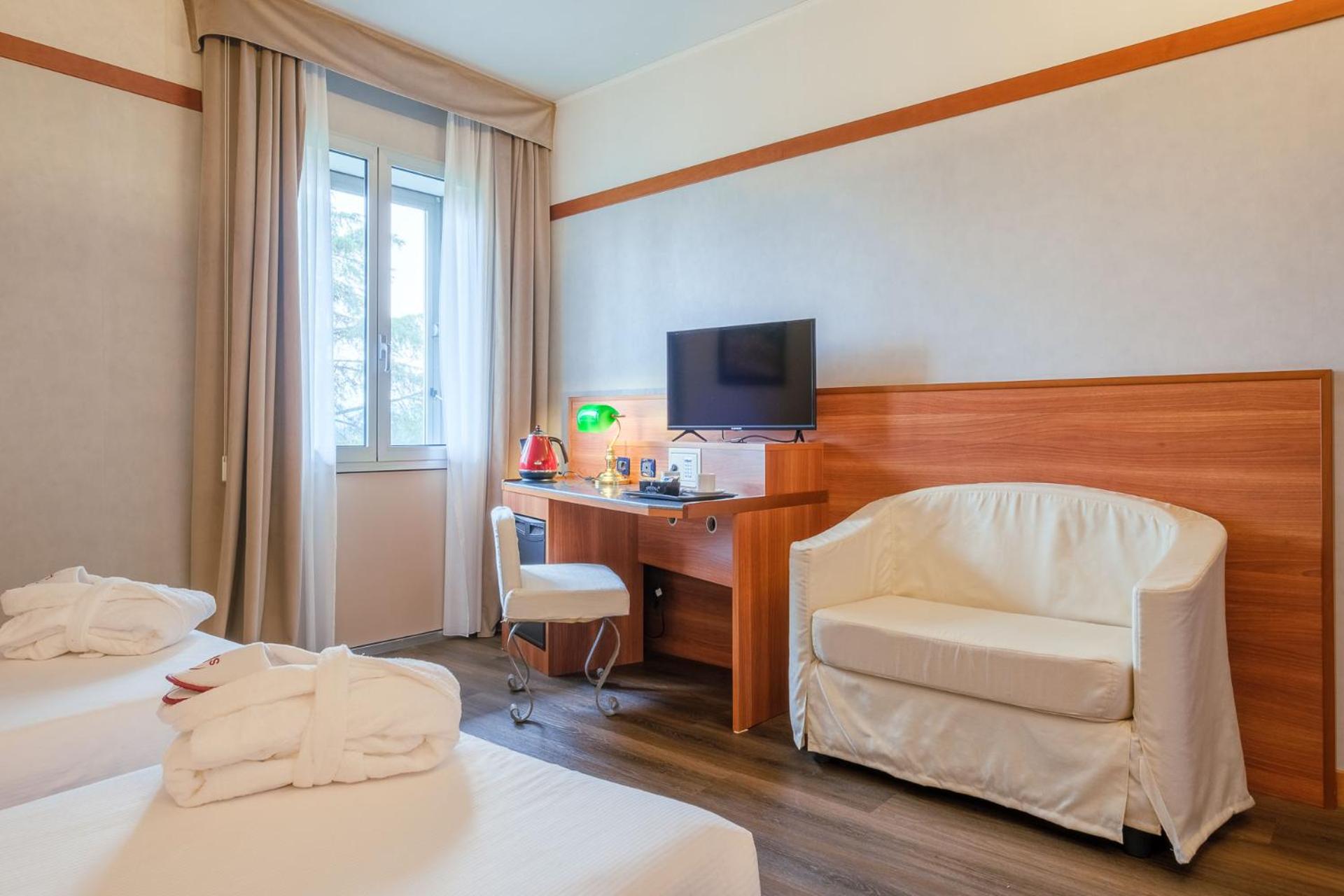 Superior Double or Twin Room - Photo 15