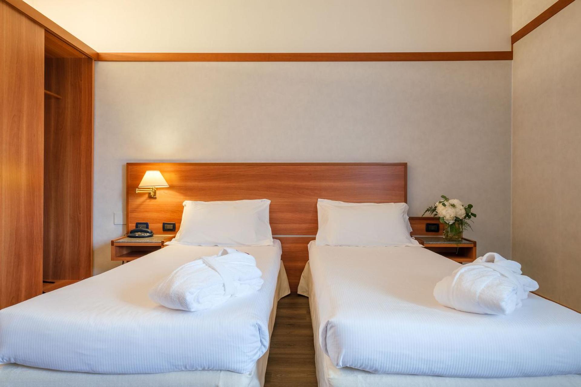 Superior Double or Twin Room - Photo 11