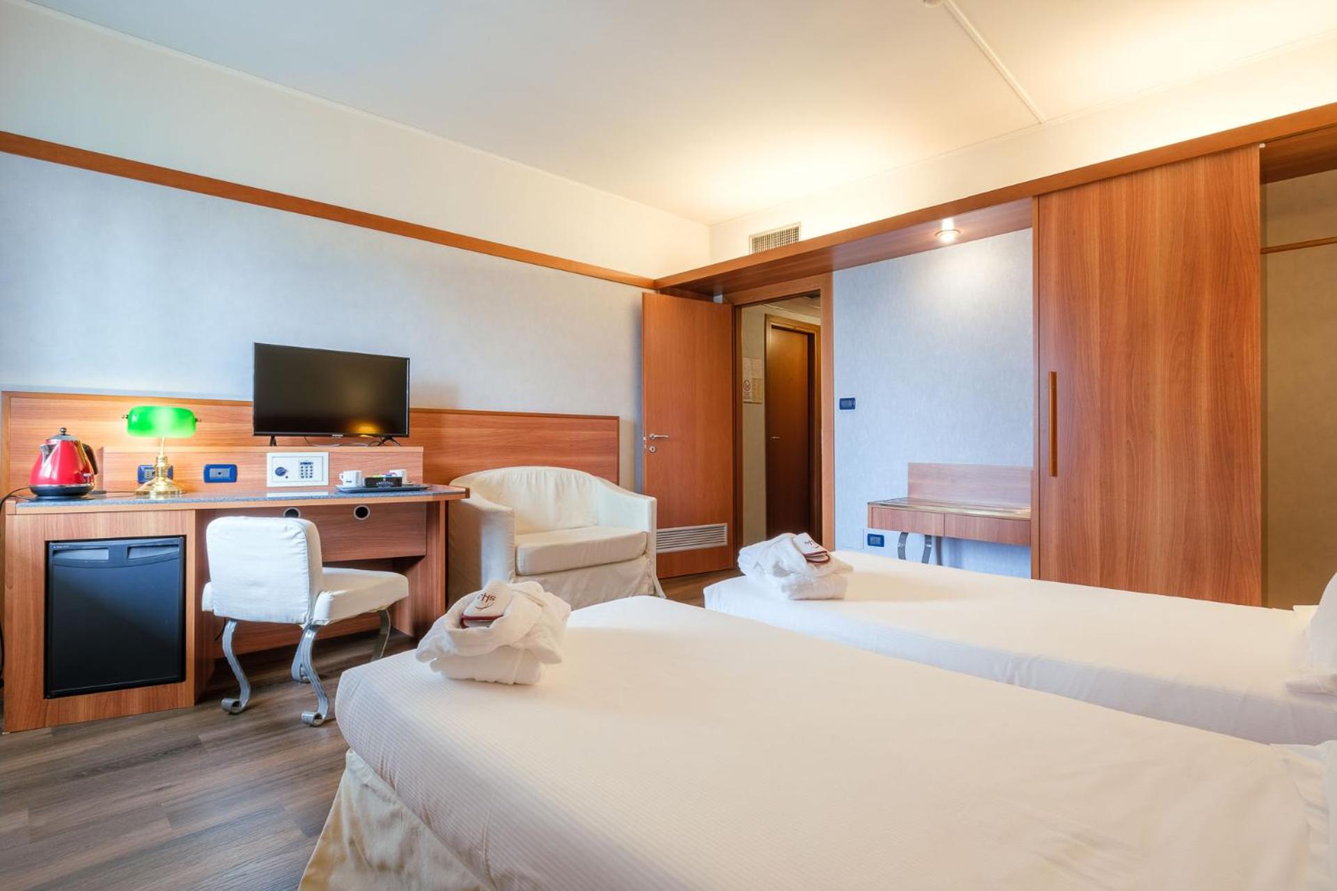 Superior Double or Twin Room - Photo 3
