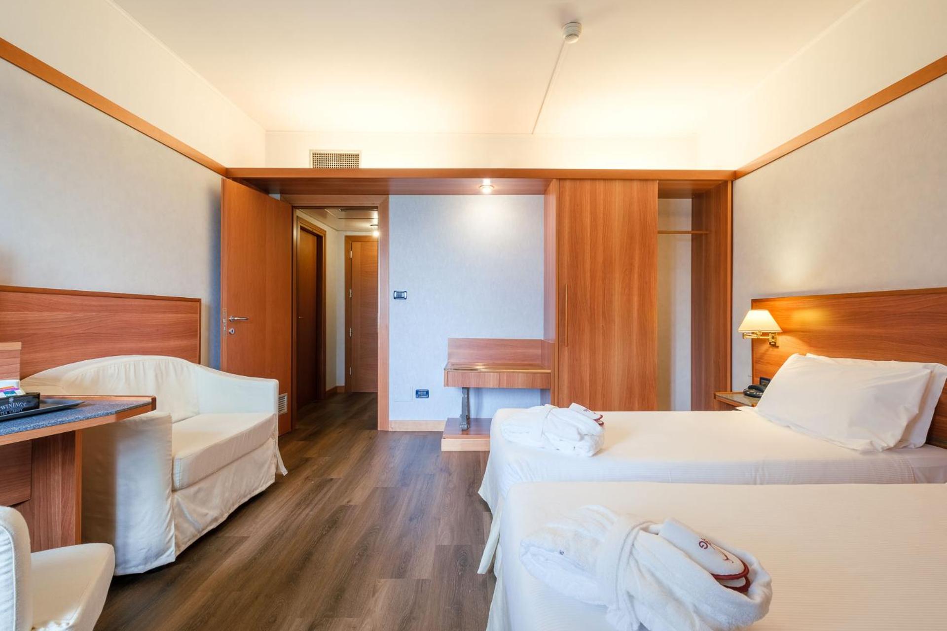Superior Double or Twin Room - Photo 4