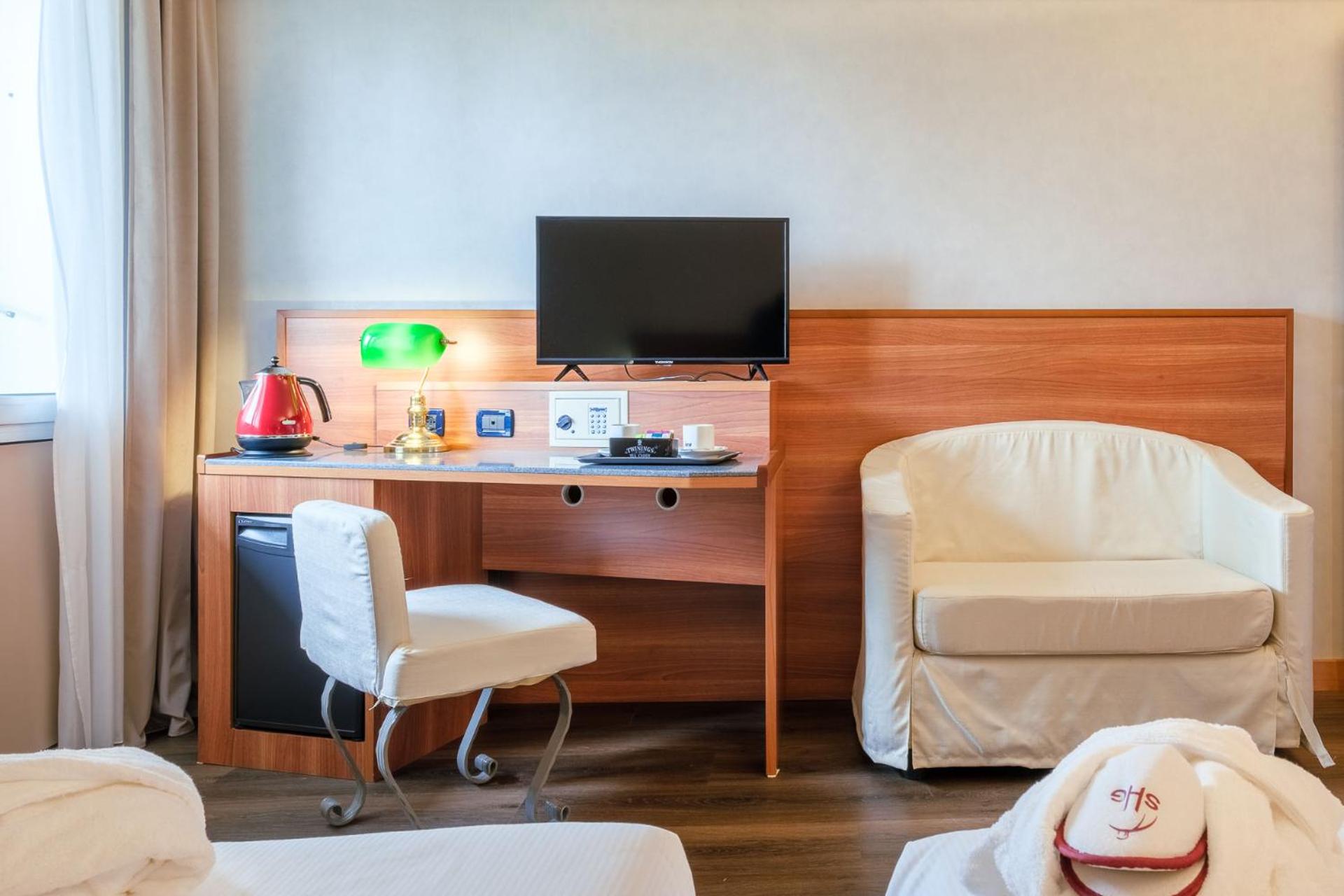 Superior Double or Twin Room - Photo 14