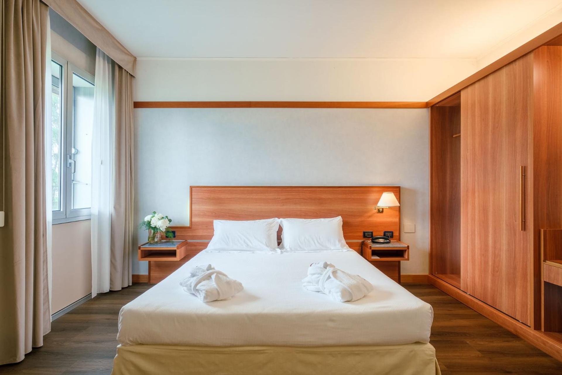 Superior Double or Twin Room - Photo 13