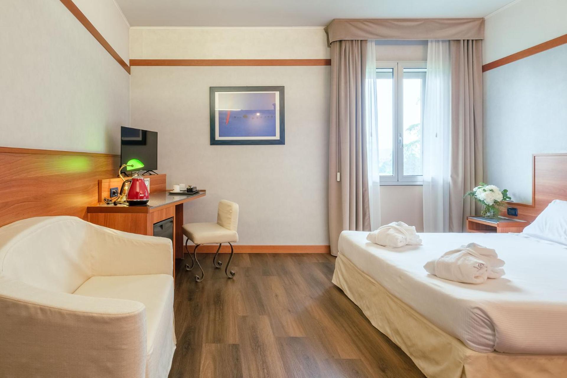 Superior Double or Twin Room - Photo 12