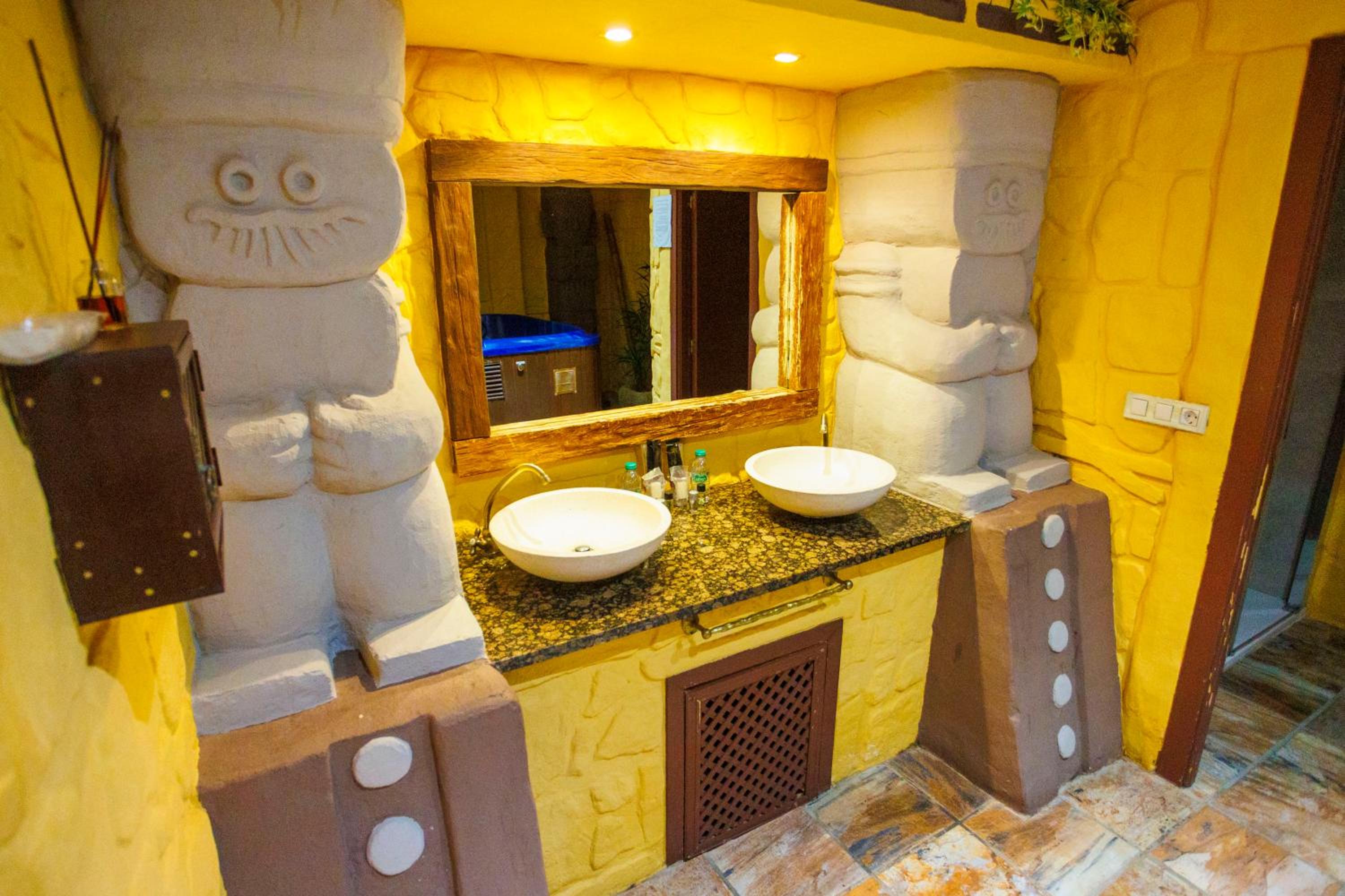 Superior Suite - Photo 8