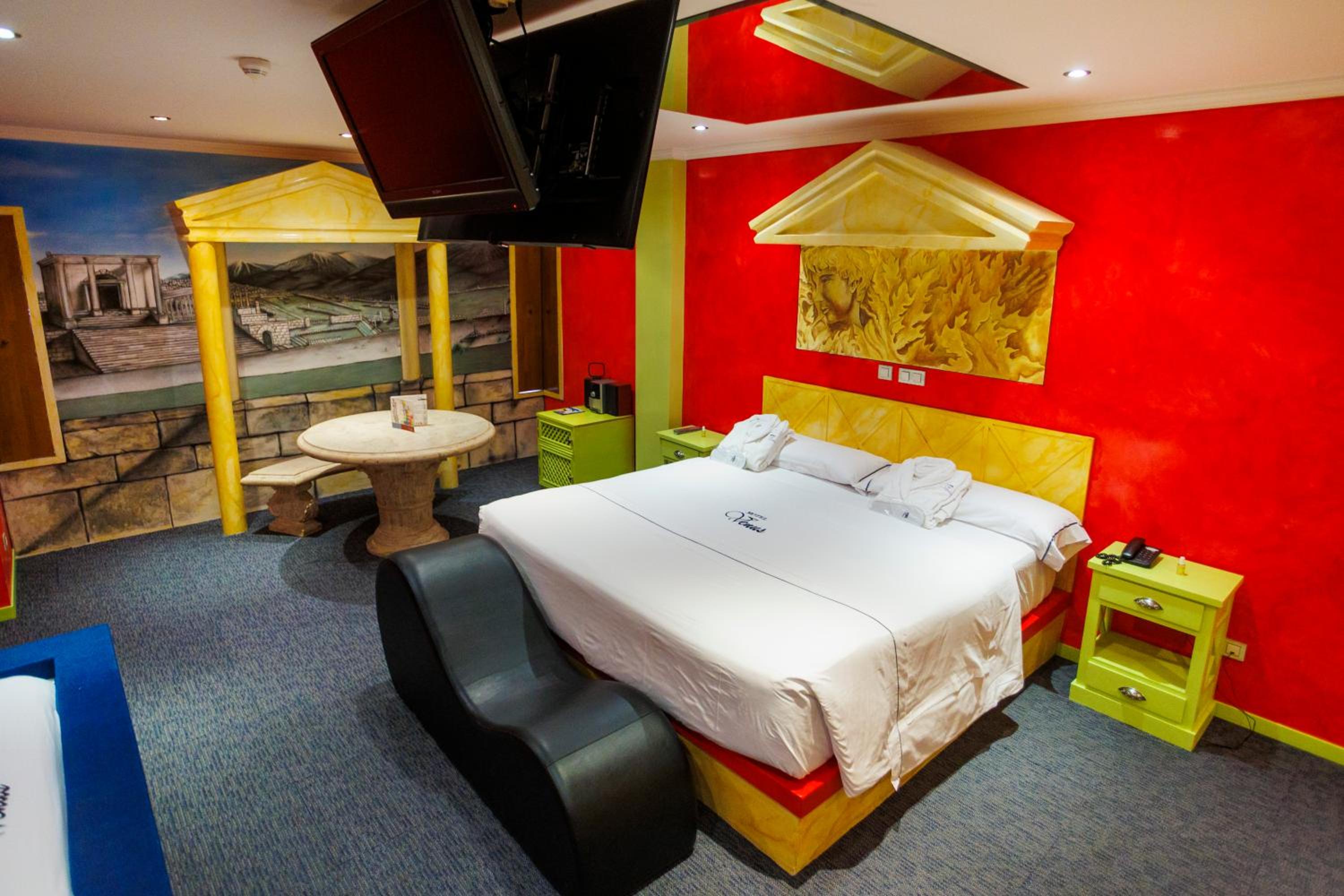 Deluxe Suite - Photo 3