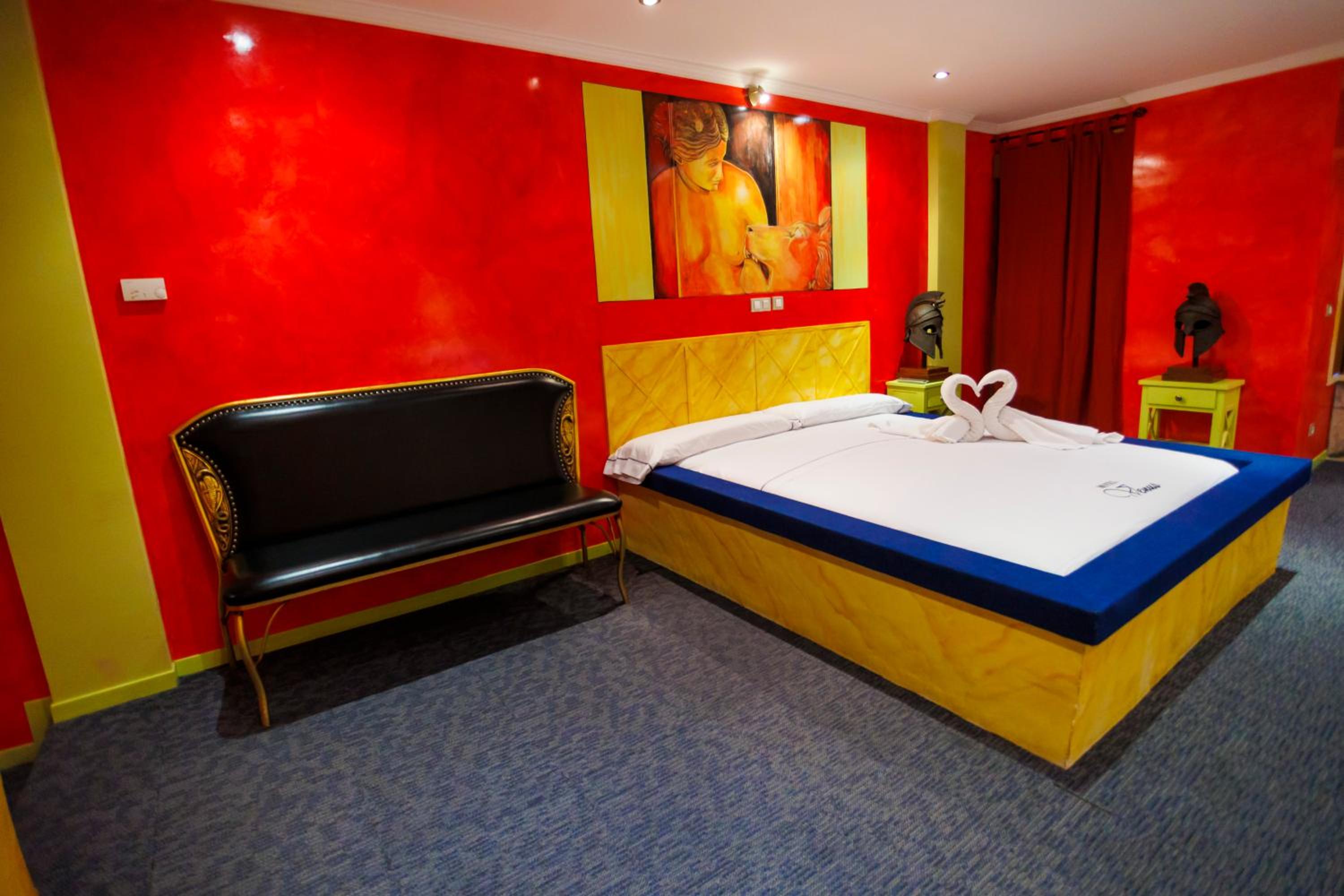 Deluxe Suite - Photo 11