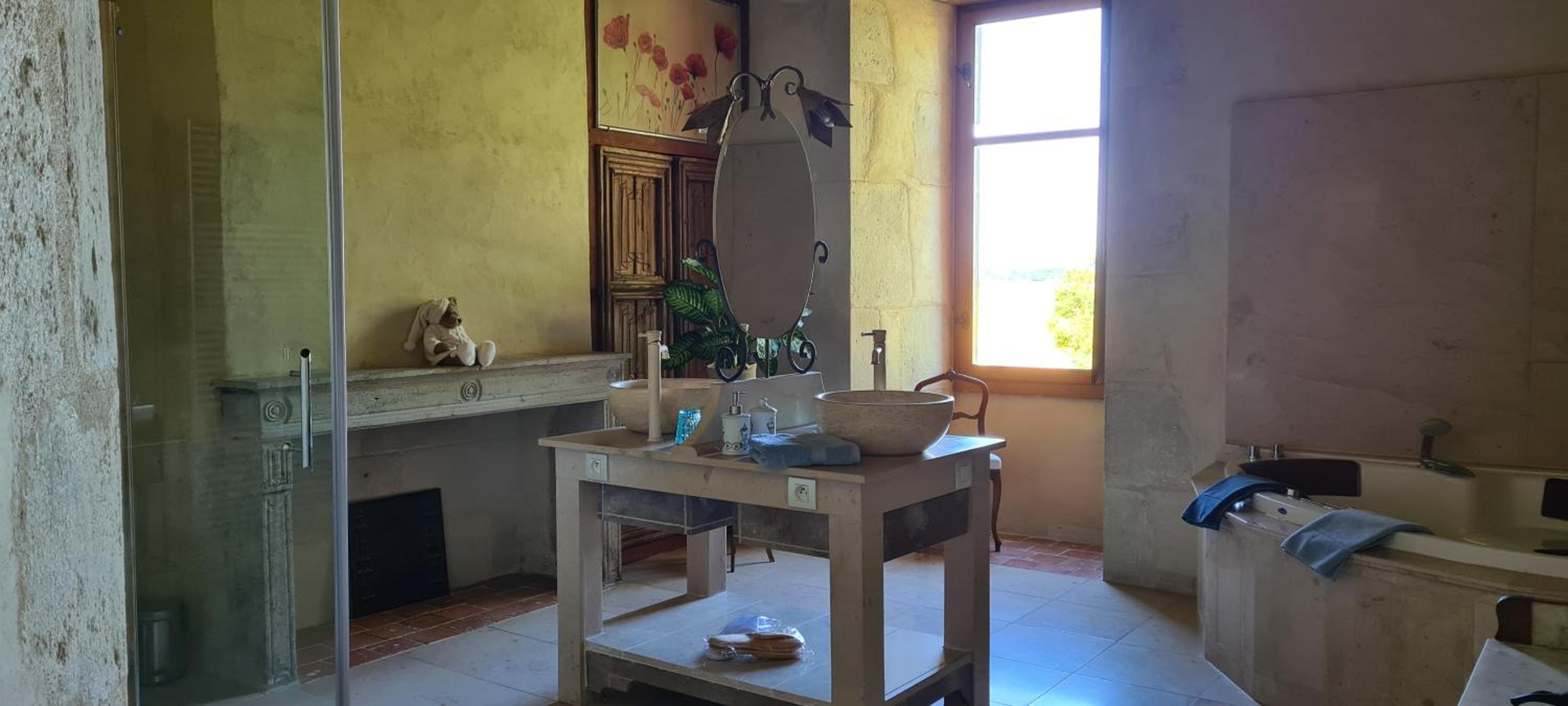Deluxe Double Room with Bath photo 3