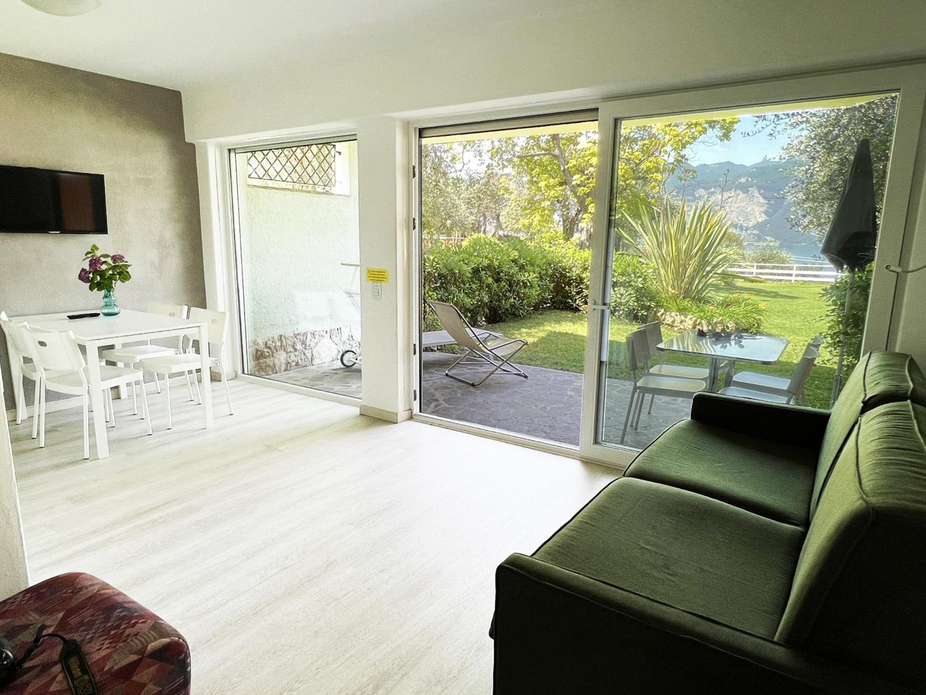 One-Bedroom Apartment with Lake View photo 1